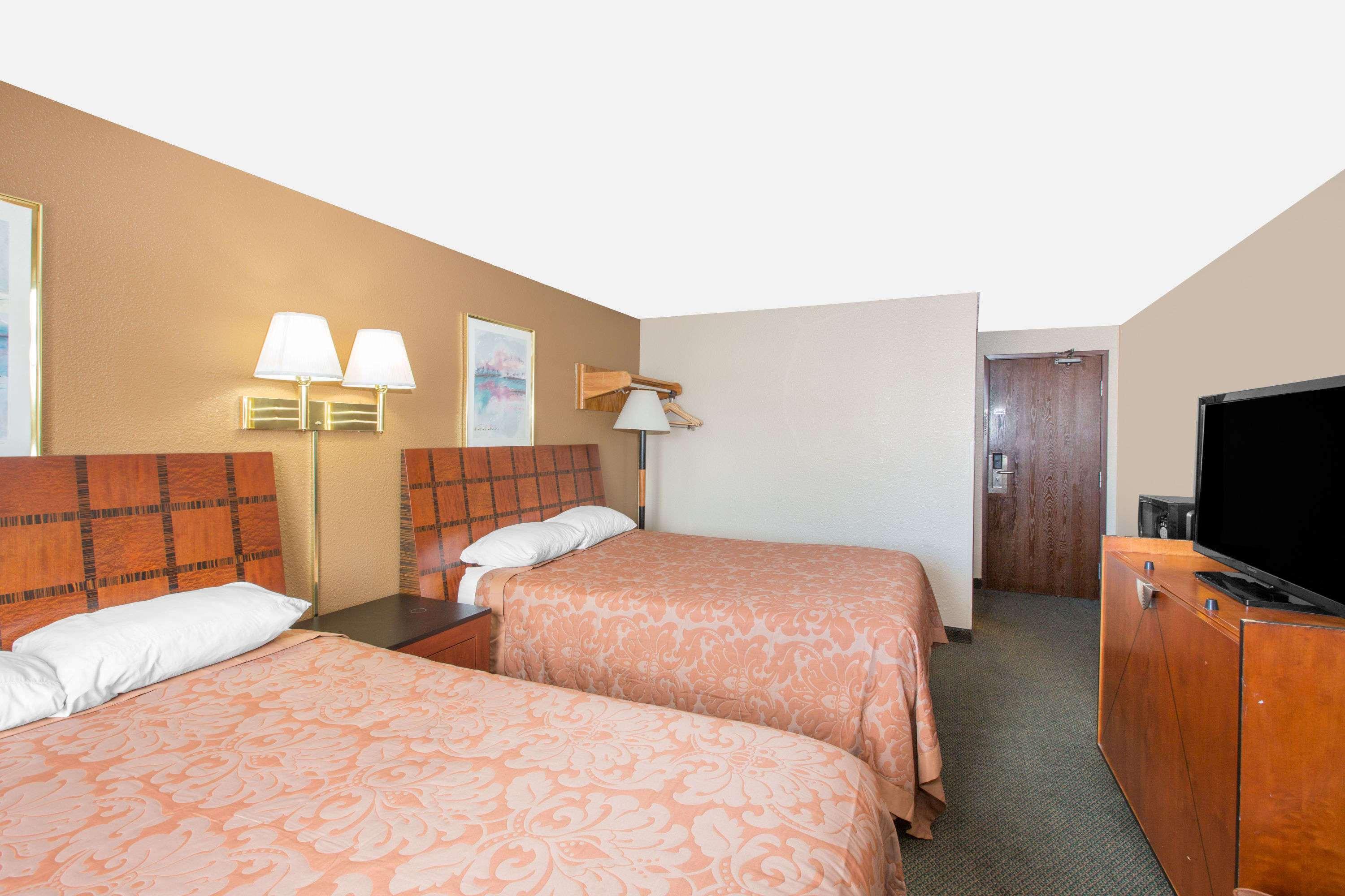Super 8 by Wyndham Sioux City/Morningside Area — photo 5