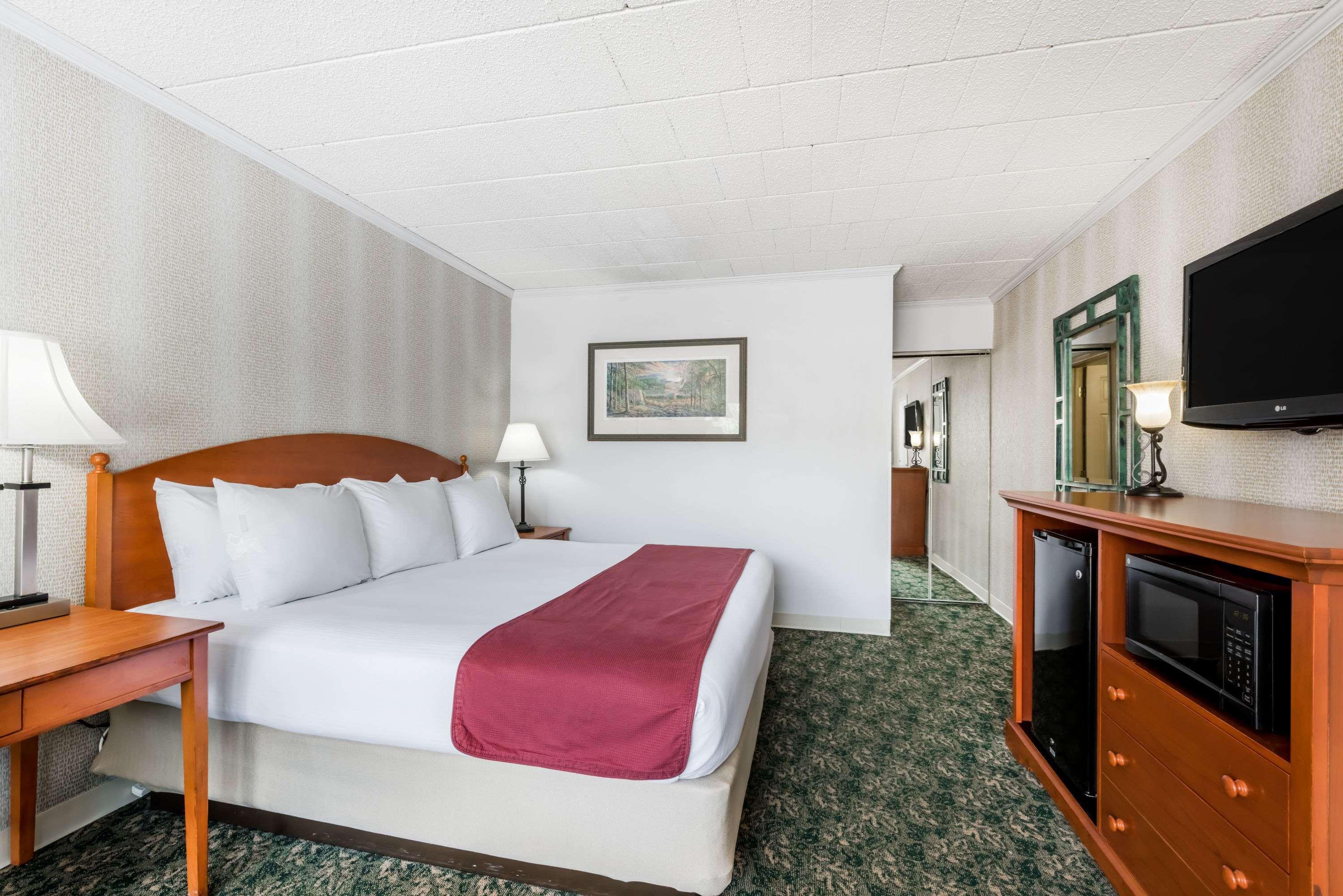 Ramada by Wyndham State College Hotel & Conference Center — photo 4