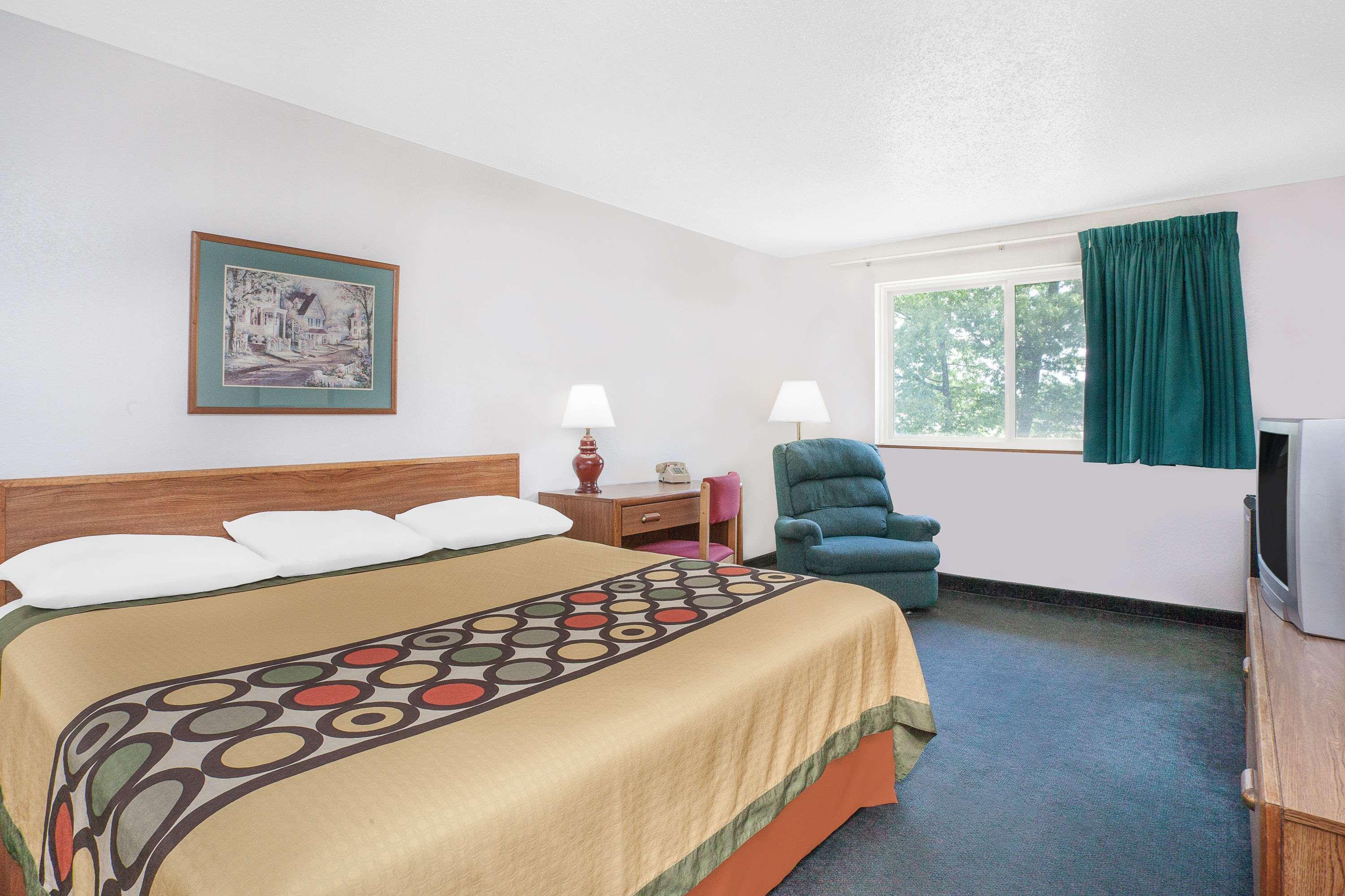 Super 8 by Wyndham Queensbury Glens Falls — photo 5