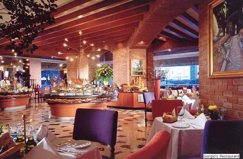 Royal Orchid Sheraton Hotel & Towers — photo 4