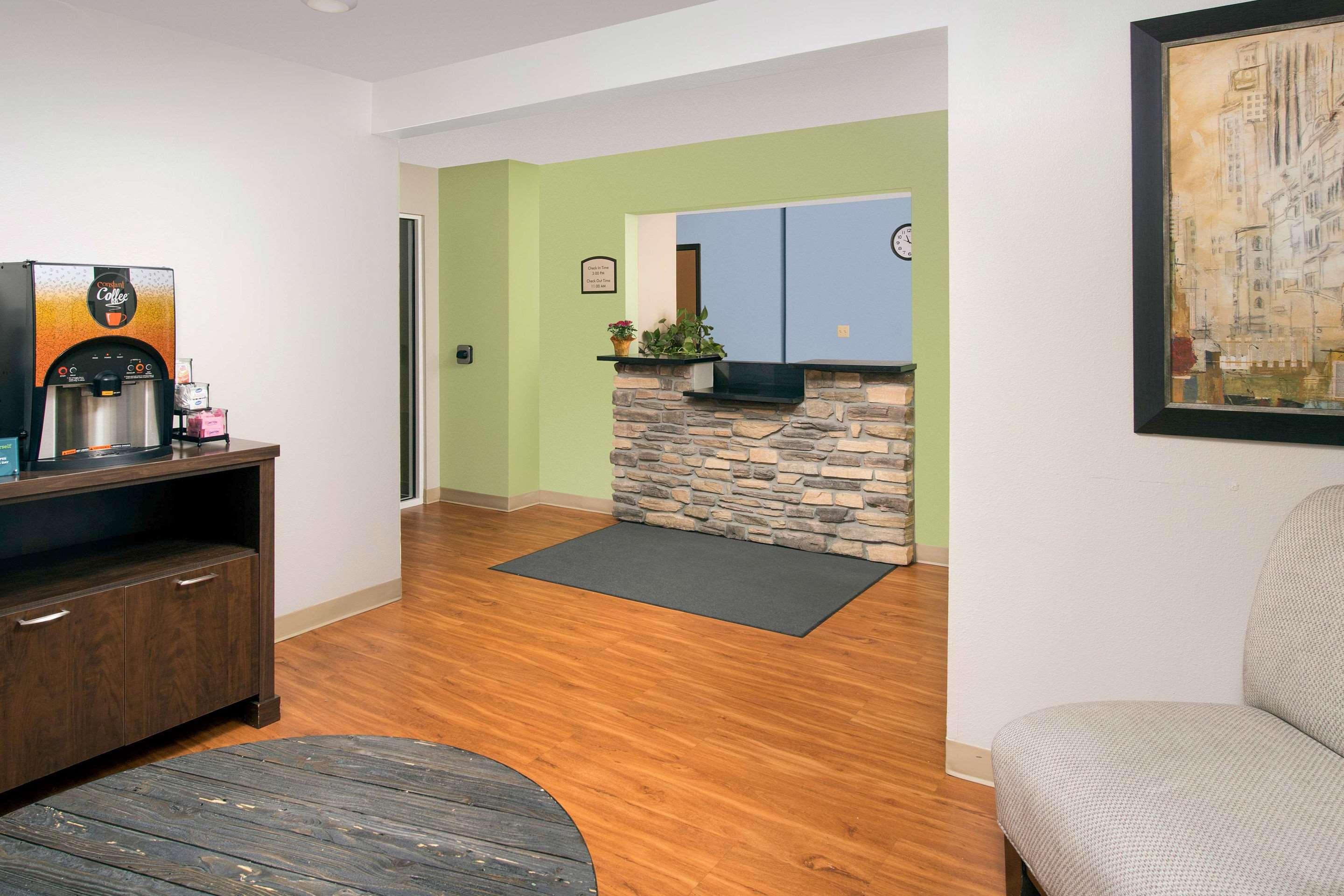 Woodsprings Suites Aurora East — photo 5