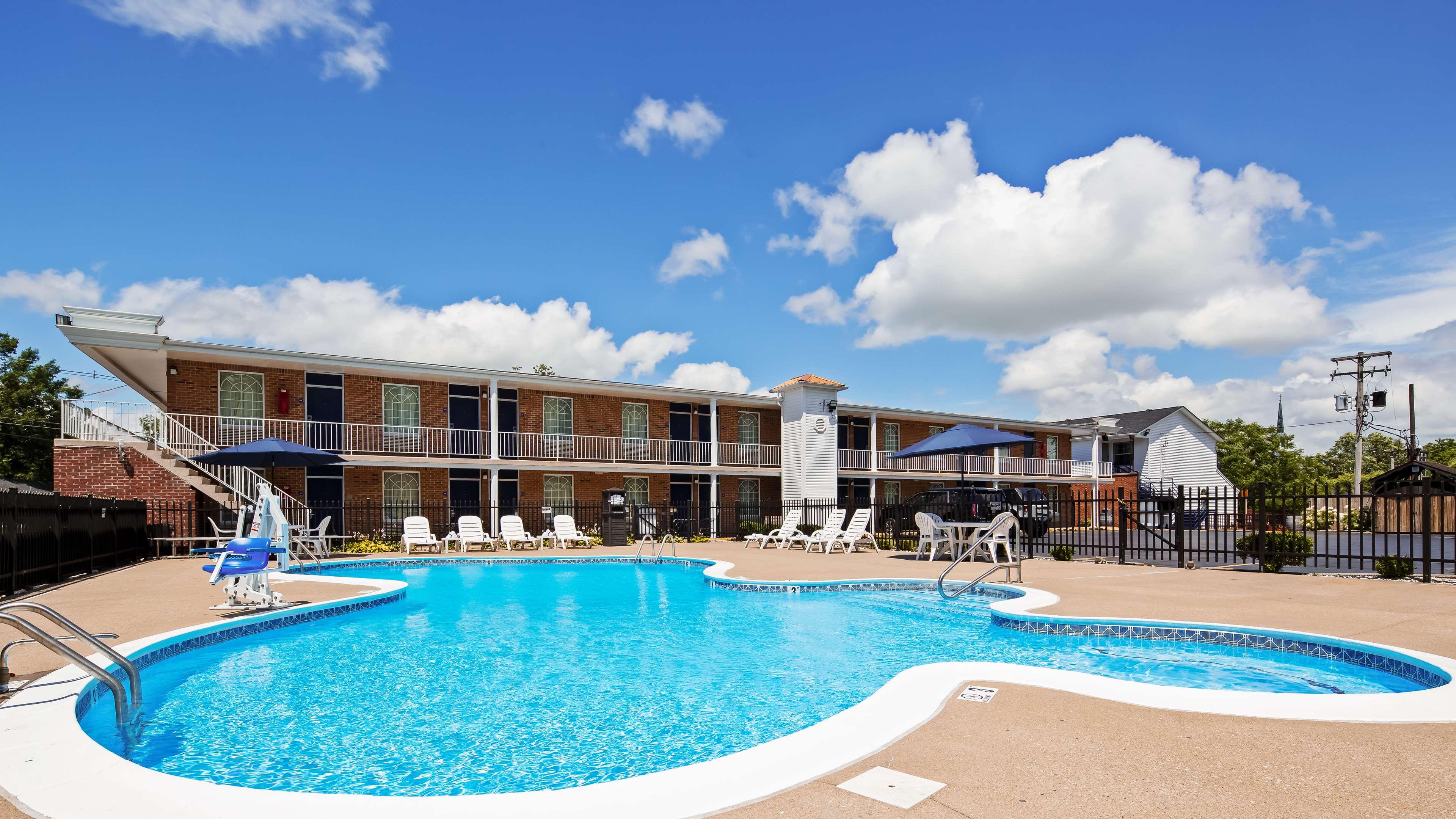 Surestay Hotel by Best Western Bardstown General Nelson — photo 4