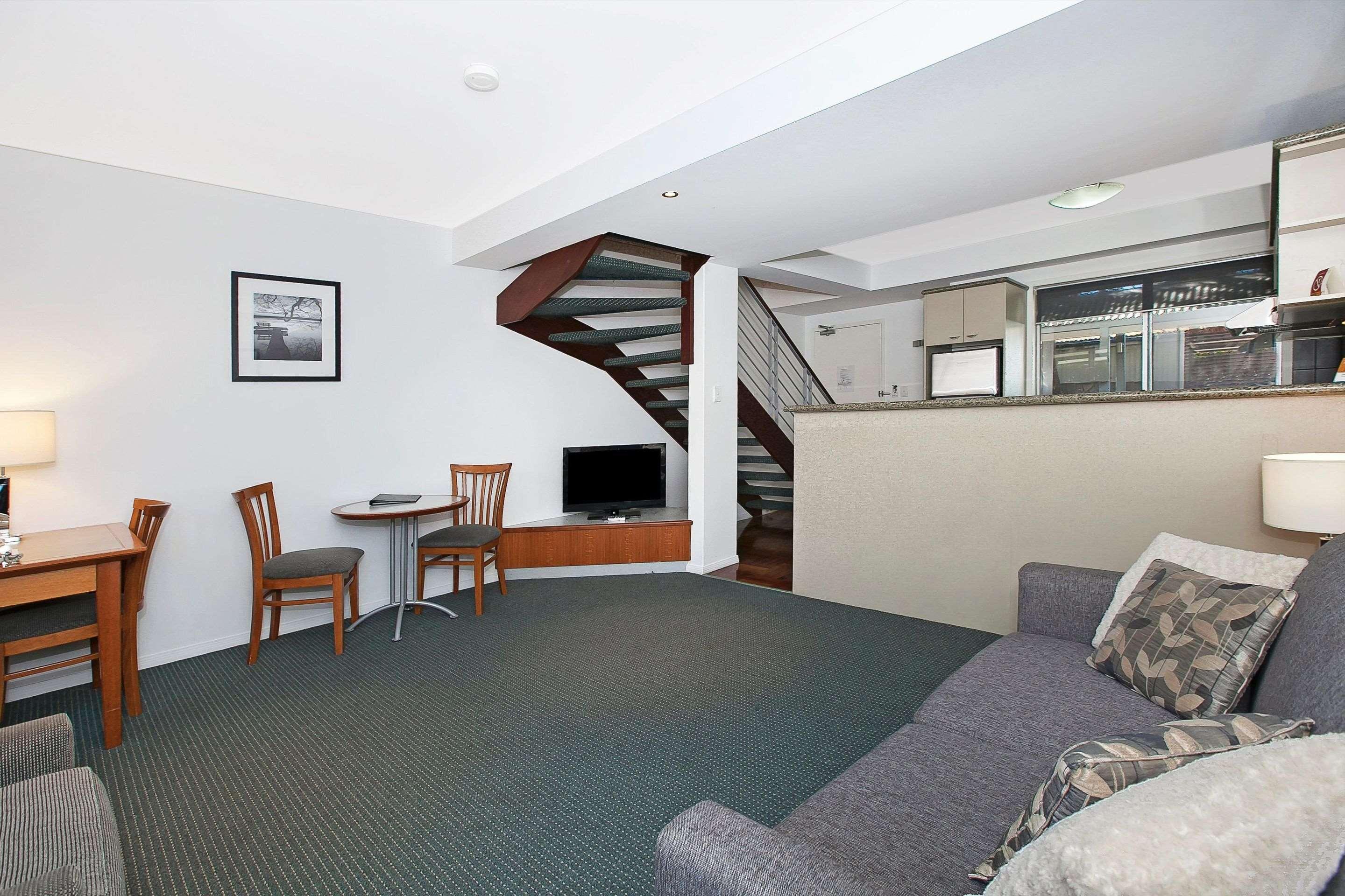 Comfort Inn & Suites Northgate Airport — photo 4