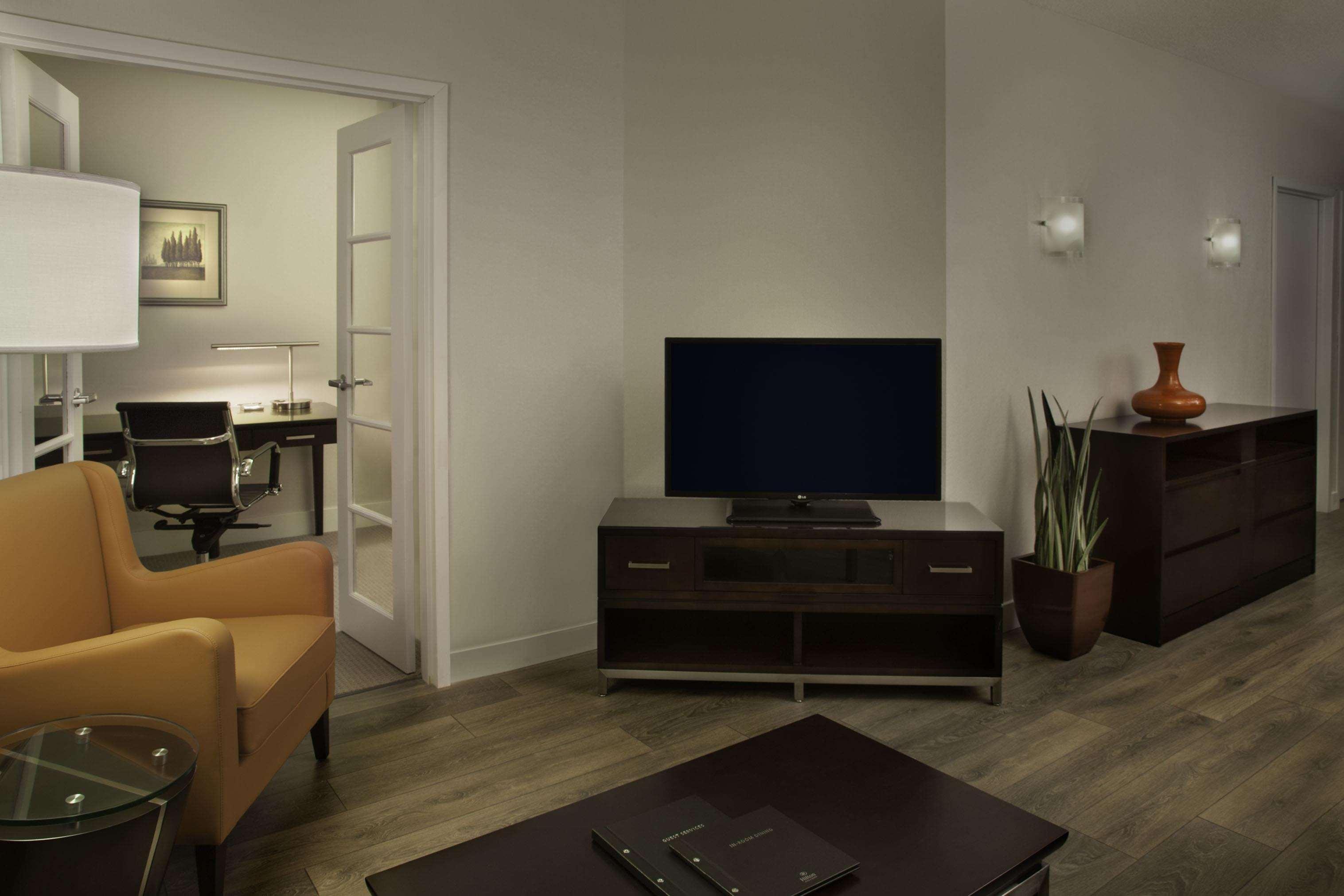 Hilton Suites Toronto Markham Conference Centre & Spa — photo 5