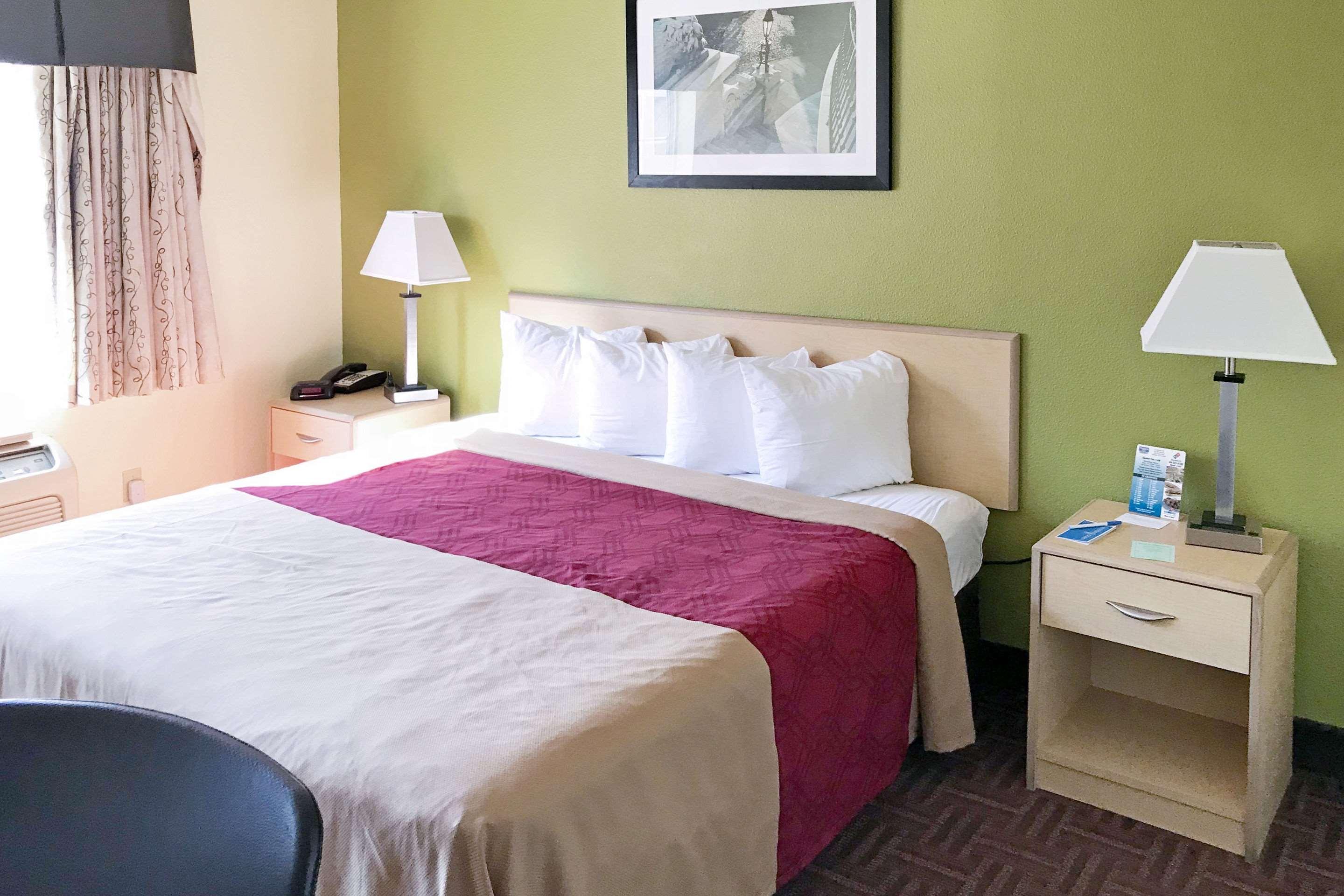 Rodeway Inn — photo 5