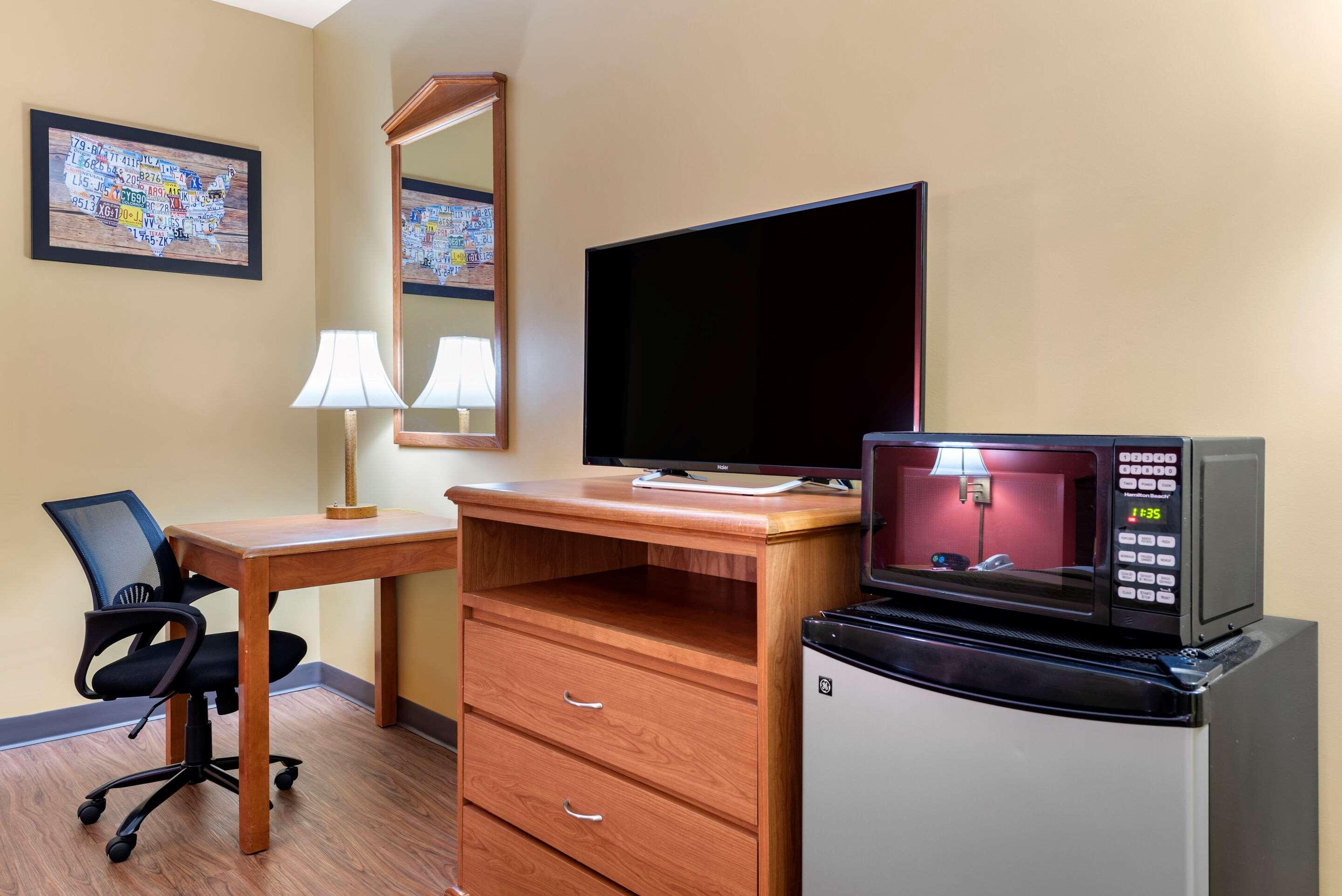 Econo Lodge Louisville — photo 3