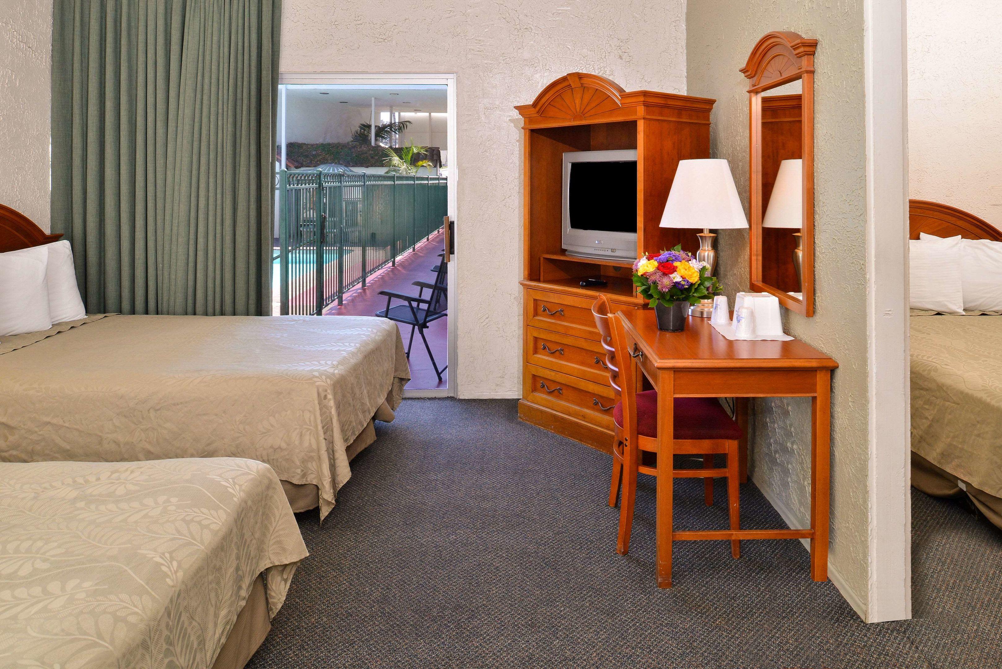 Americas Best Value Inn Loma Lodge — photo 5