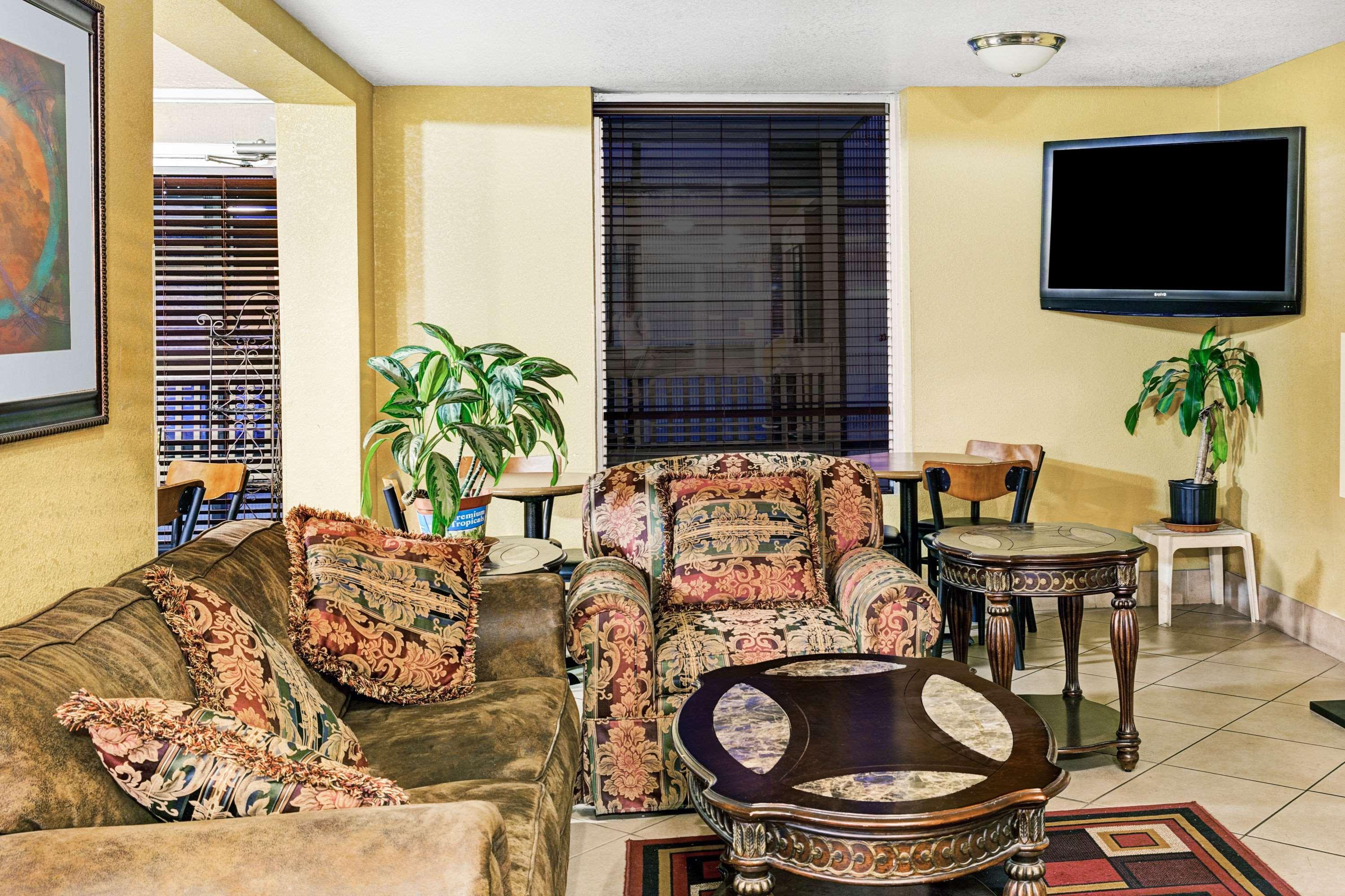 Days Inn & Suites Downtown Gatlinburg Parkway — photo 4