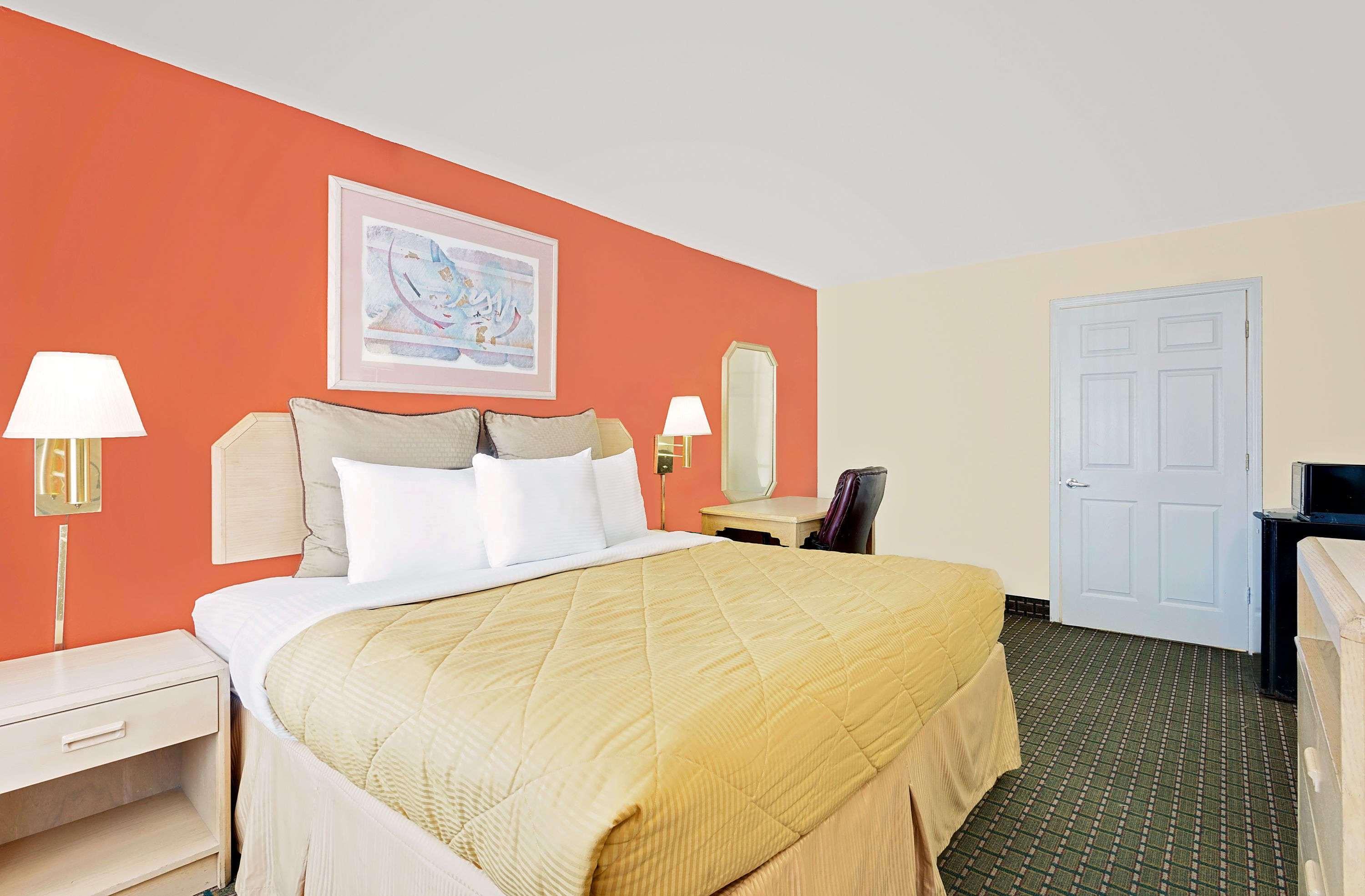 Days Inn by Wyndham Fort Walton Beach — photo 5