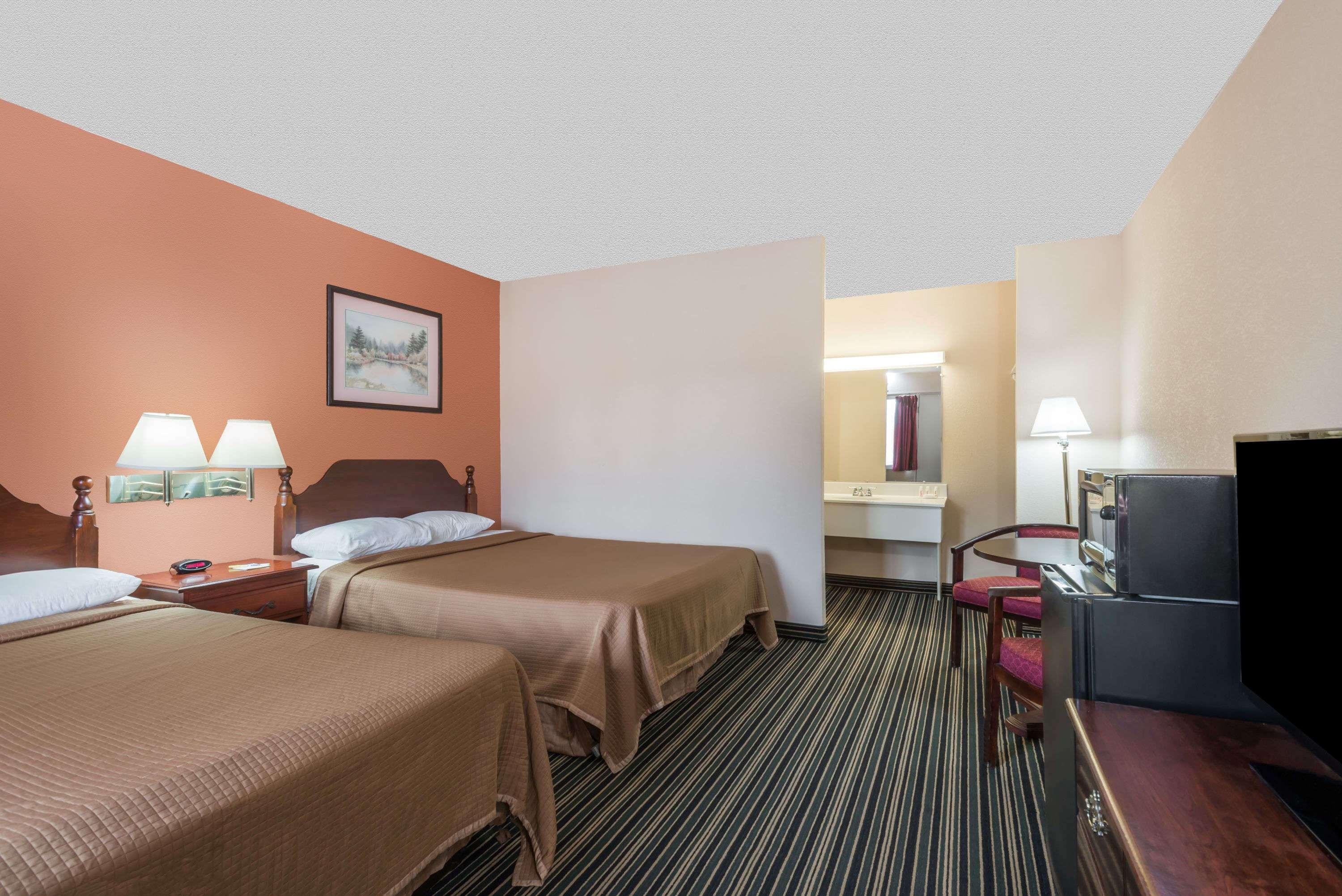 Days Inn - Lenox MA — photo 5