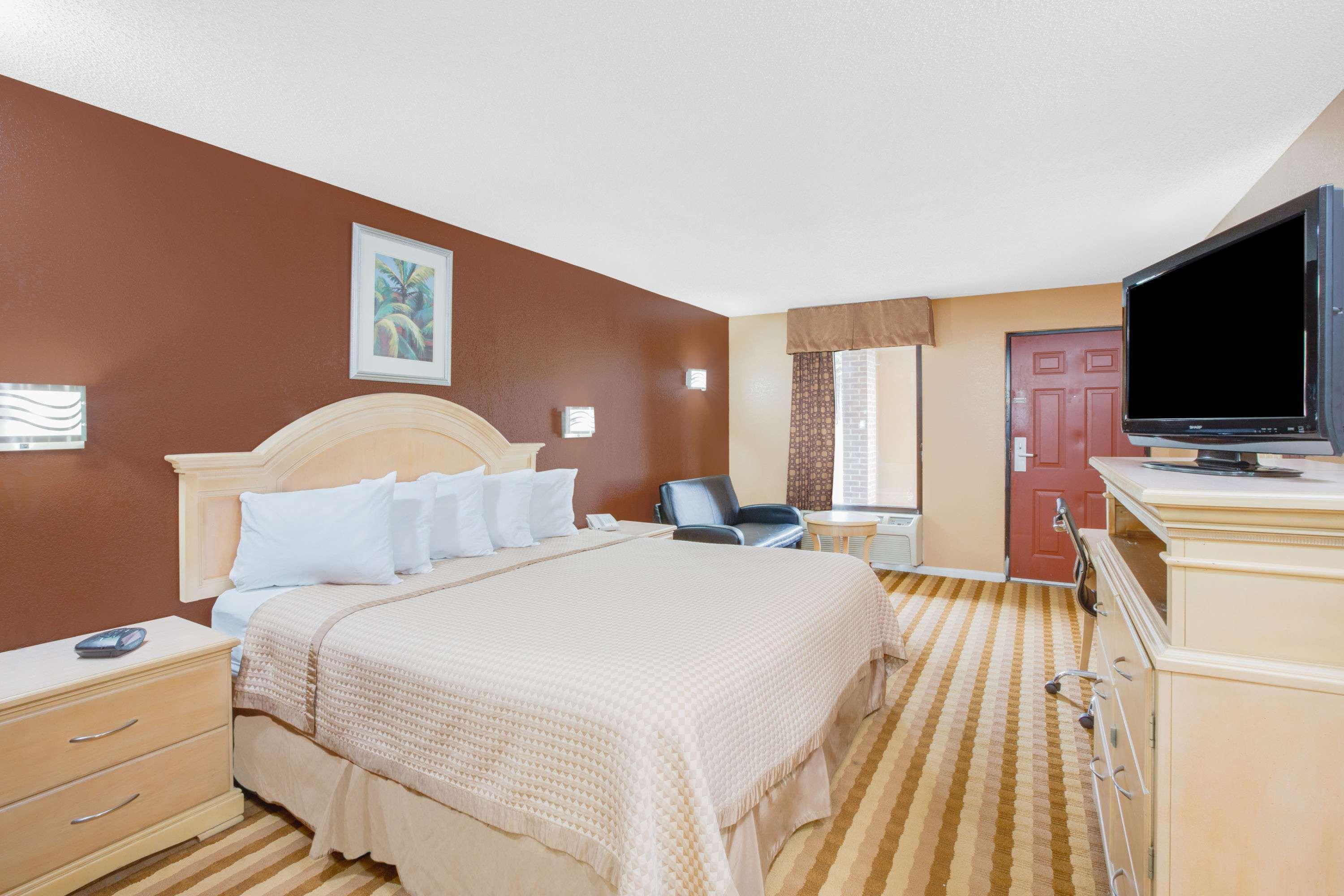 Days Inn Columbus Tryon — photo 4