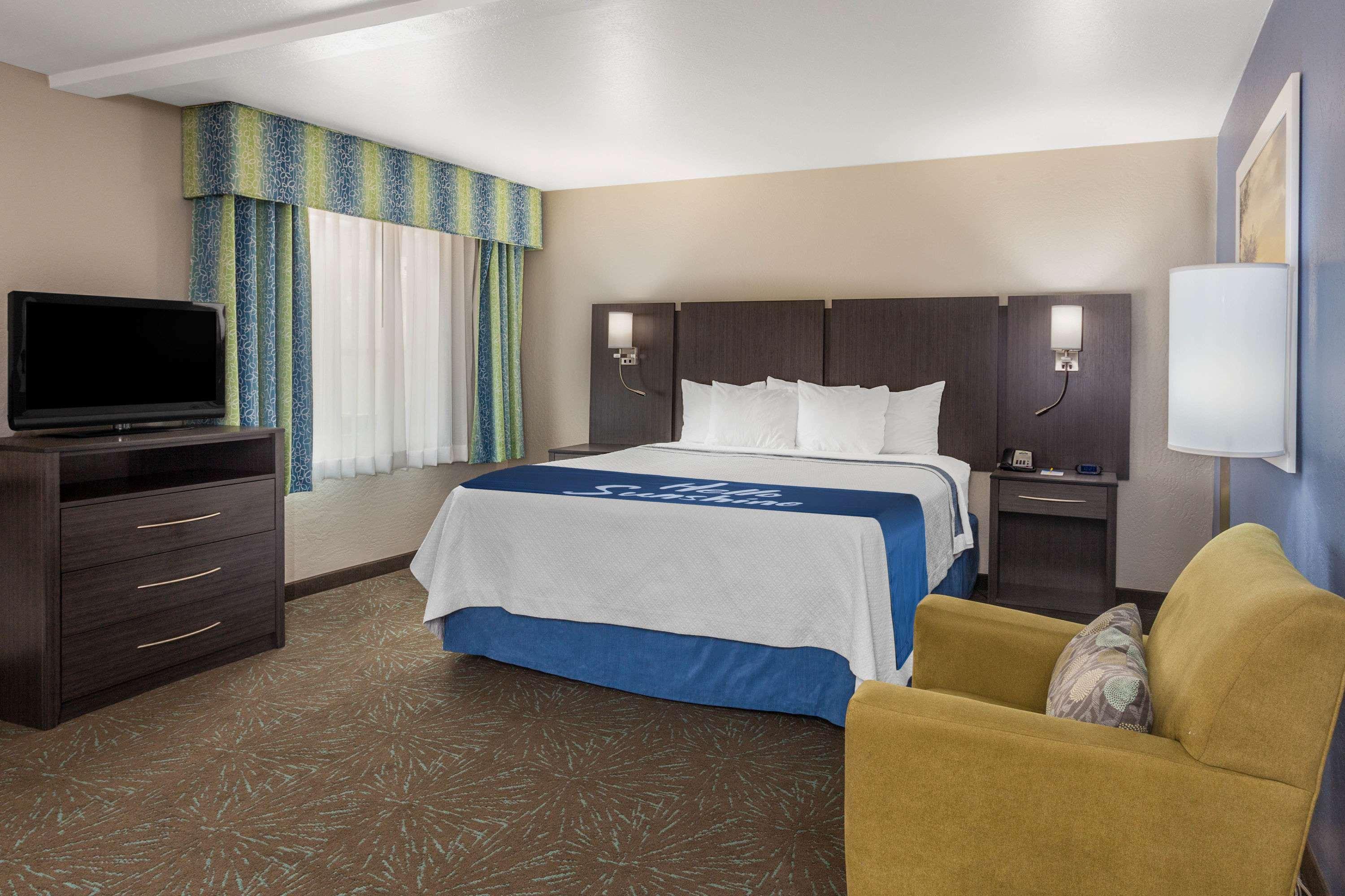 Days Inn & Suites Flagstaff East — photo 5