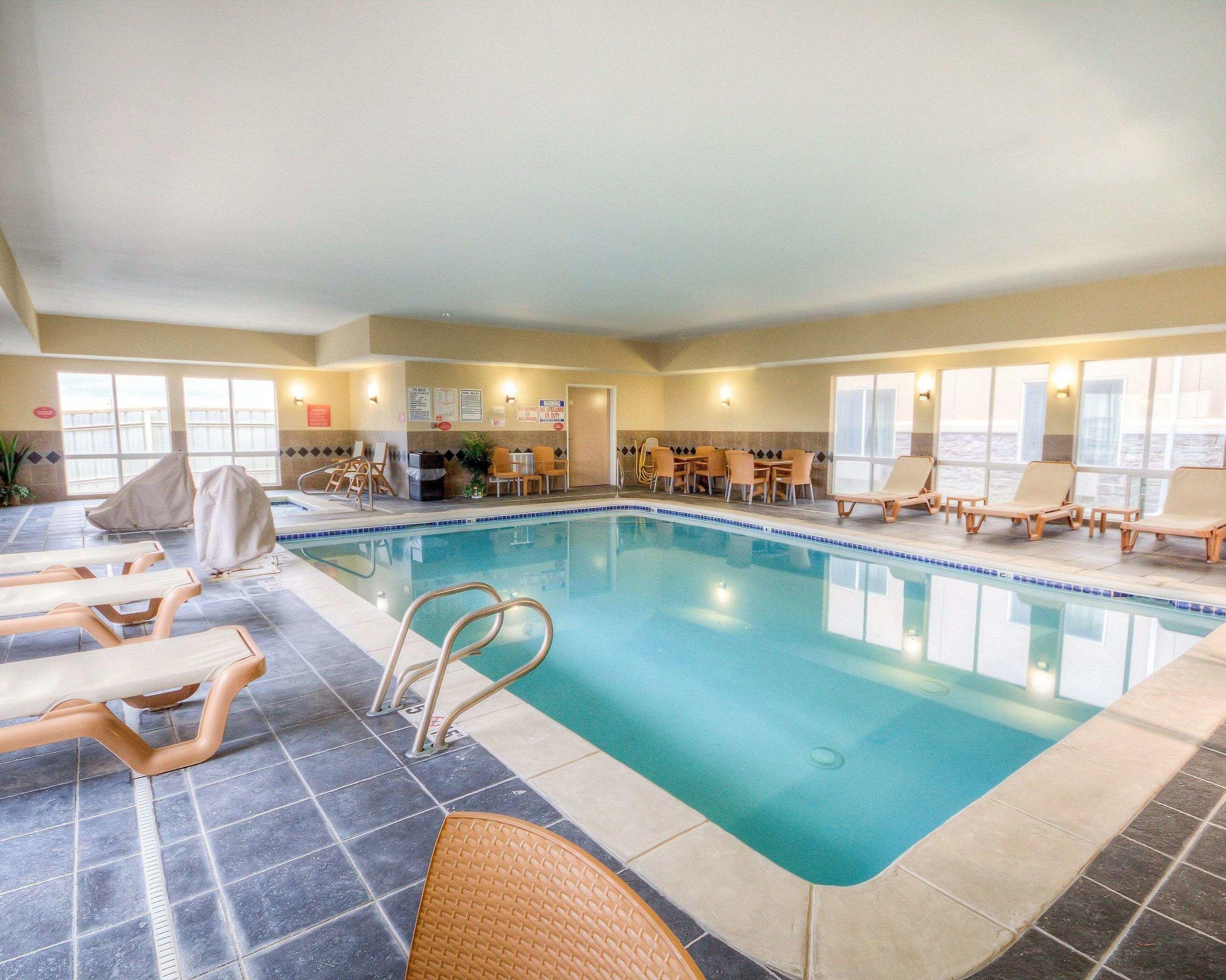 Comfort Suites — photo 3