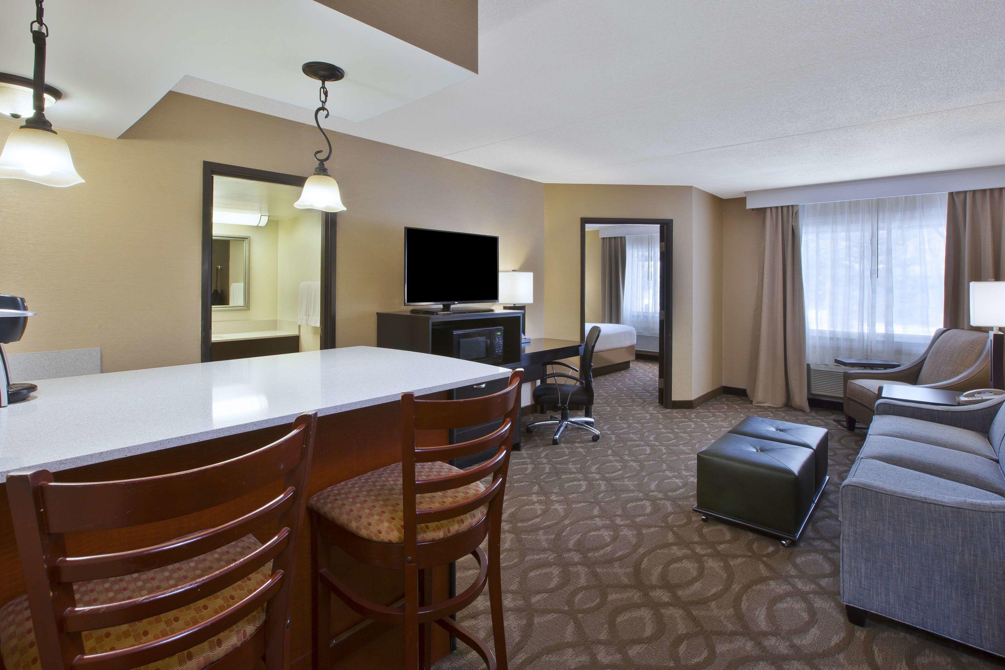 Best Western Okemos/East Lansing Hotel & Suites — photo 4