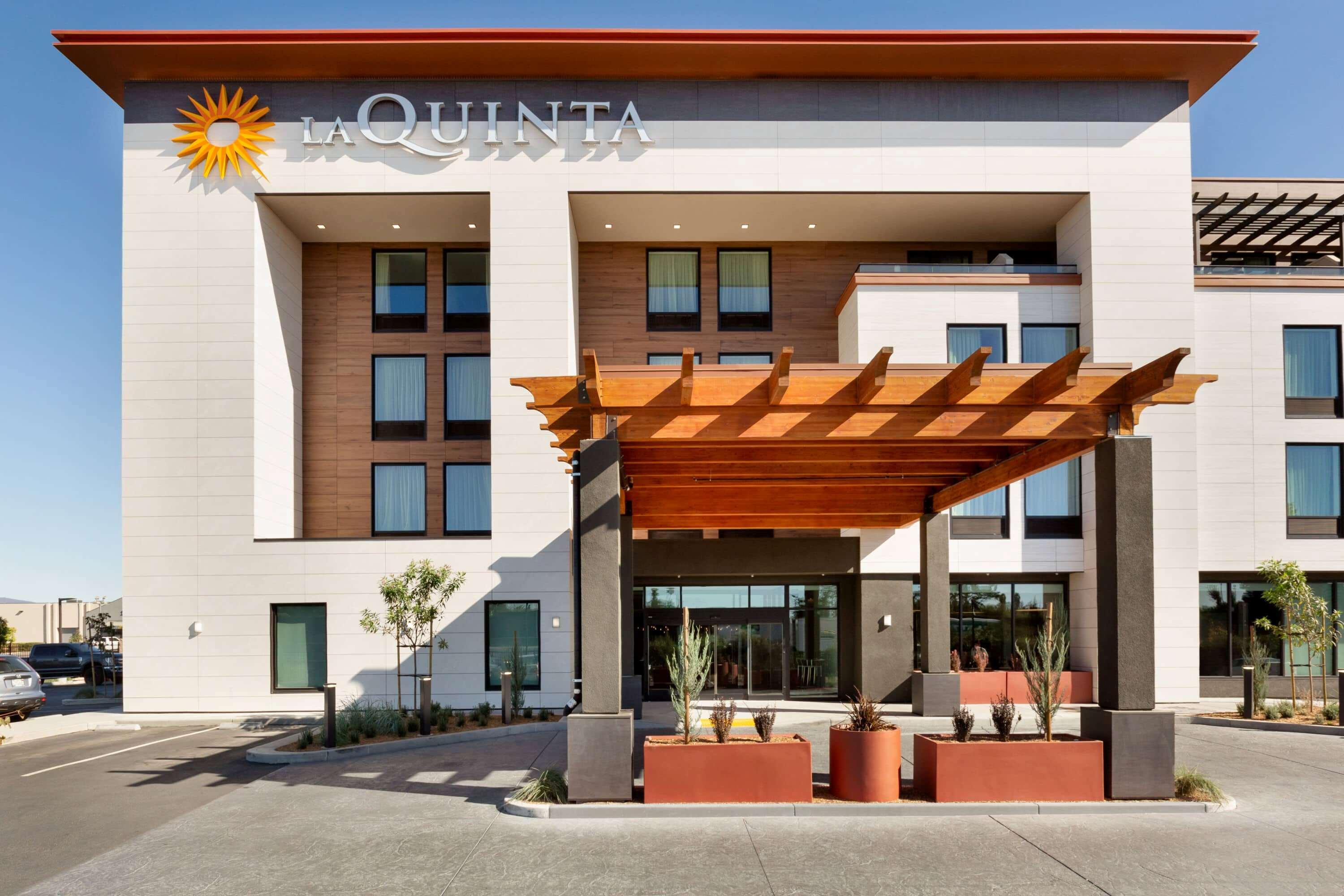 La Quinta Inn & Suites by Wyndham Santa Rosa Sonoma — photo 4