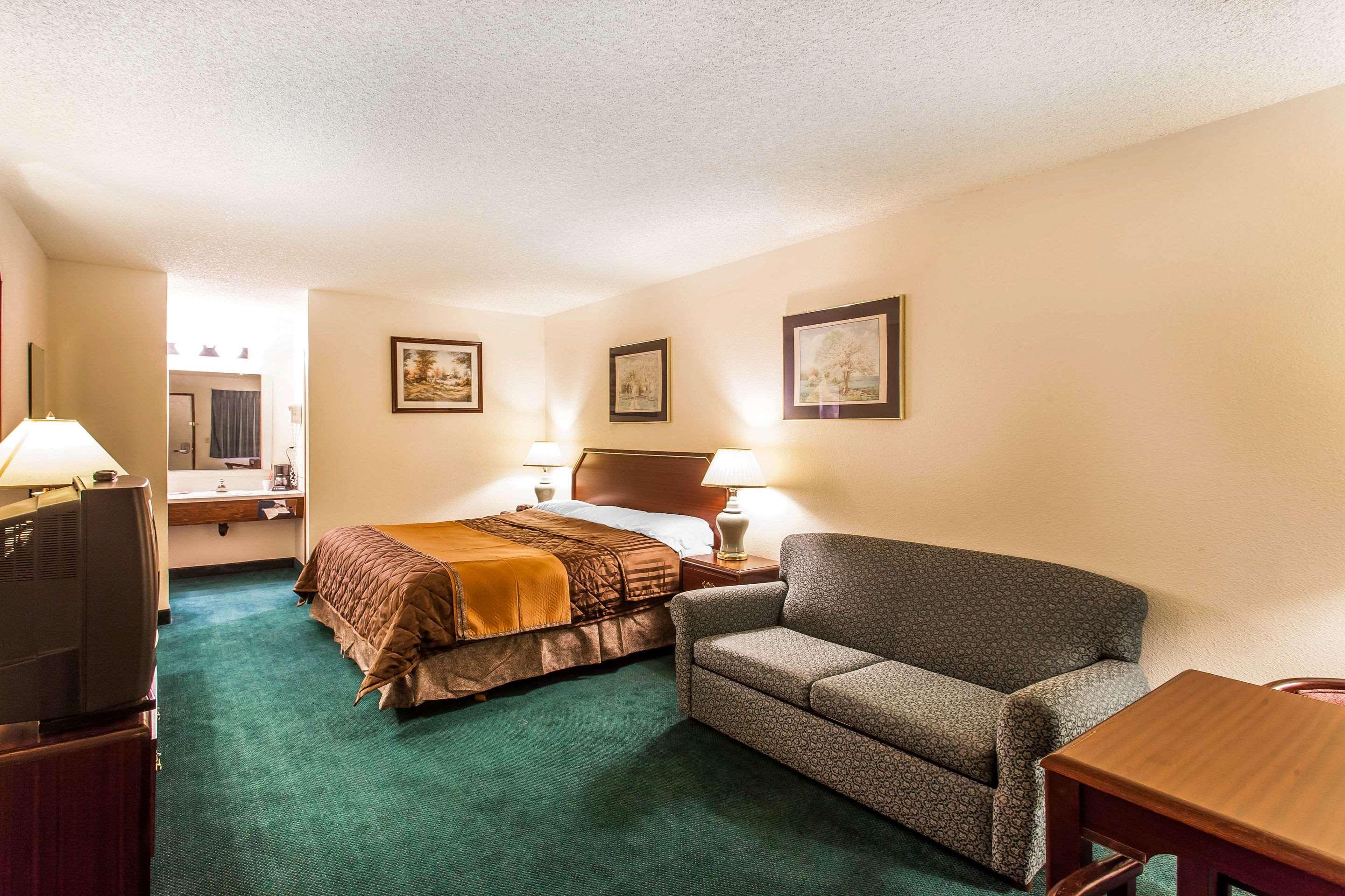 Econo Lodge Everett — photo 4