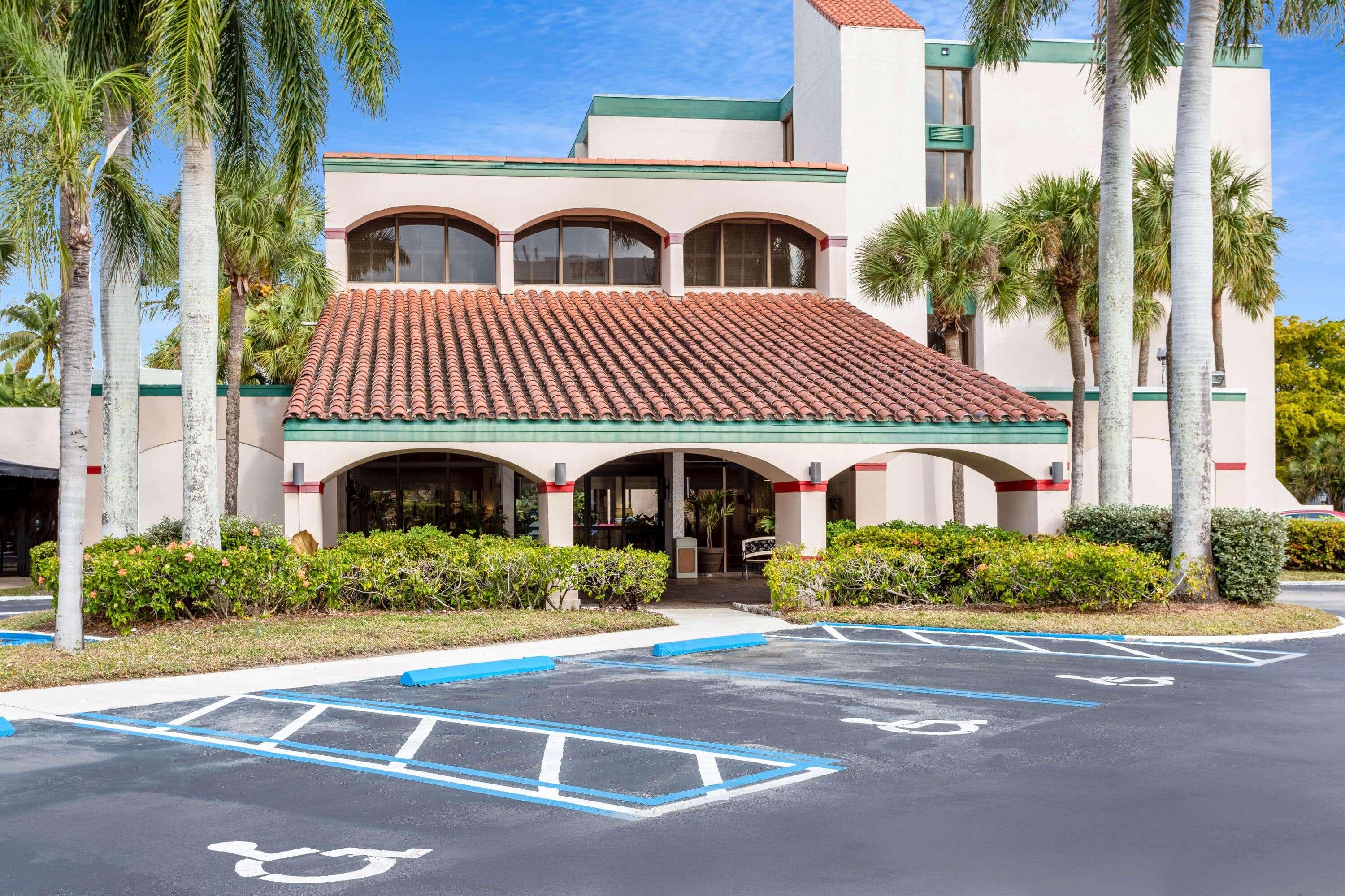 Ramada by Wyndham West Palm Beach Airport — photo 3