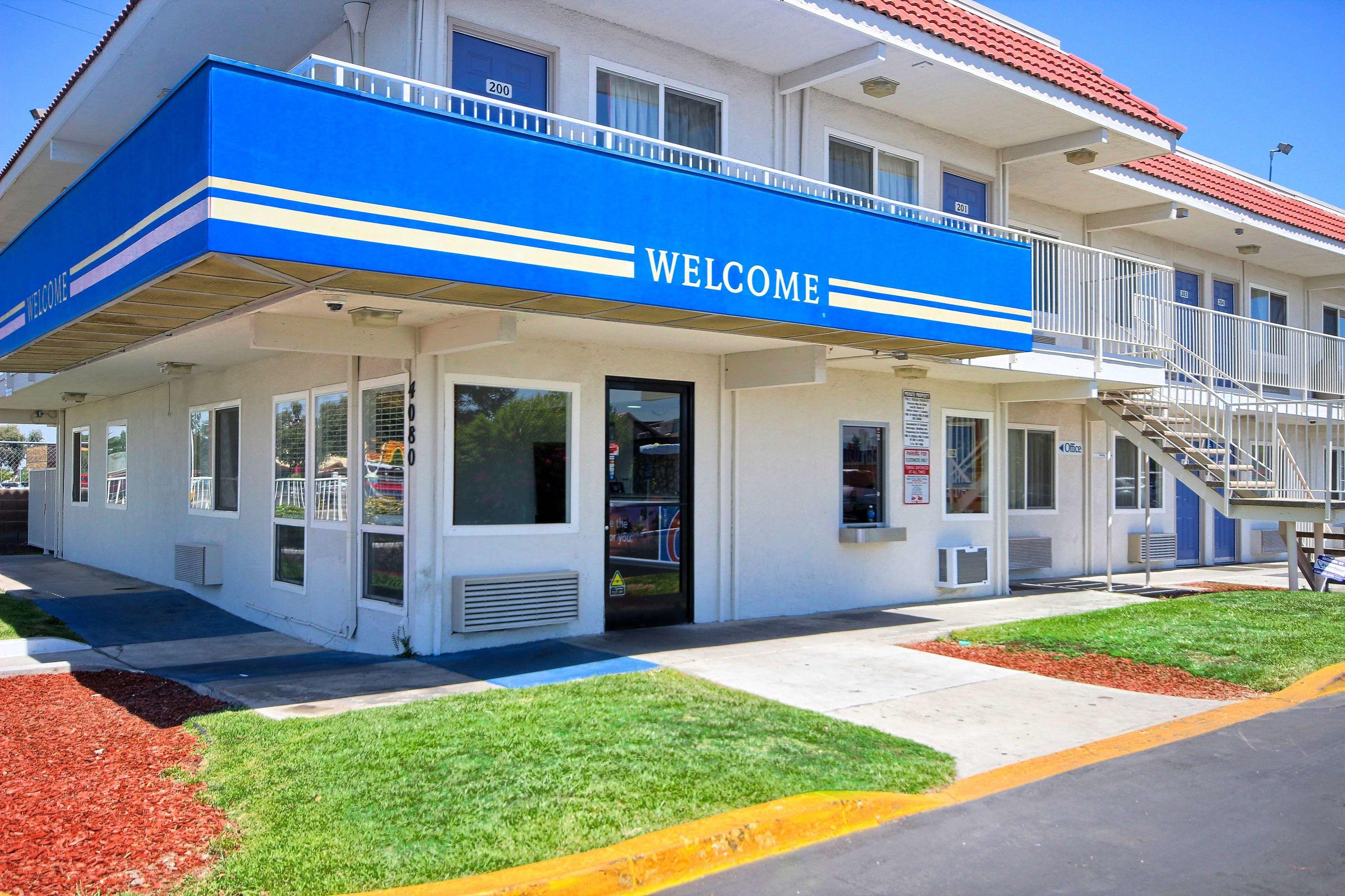 Motel 6 Fresno - Blackstone South — photo 5