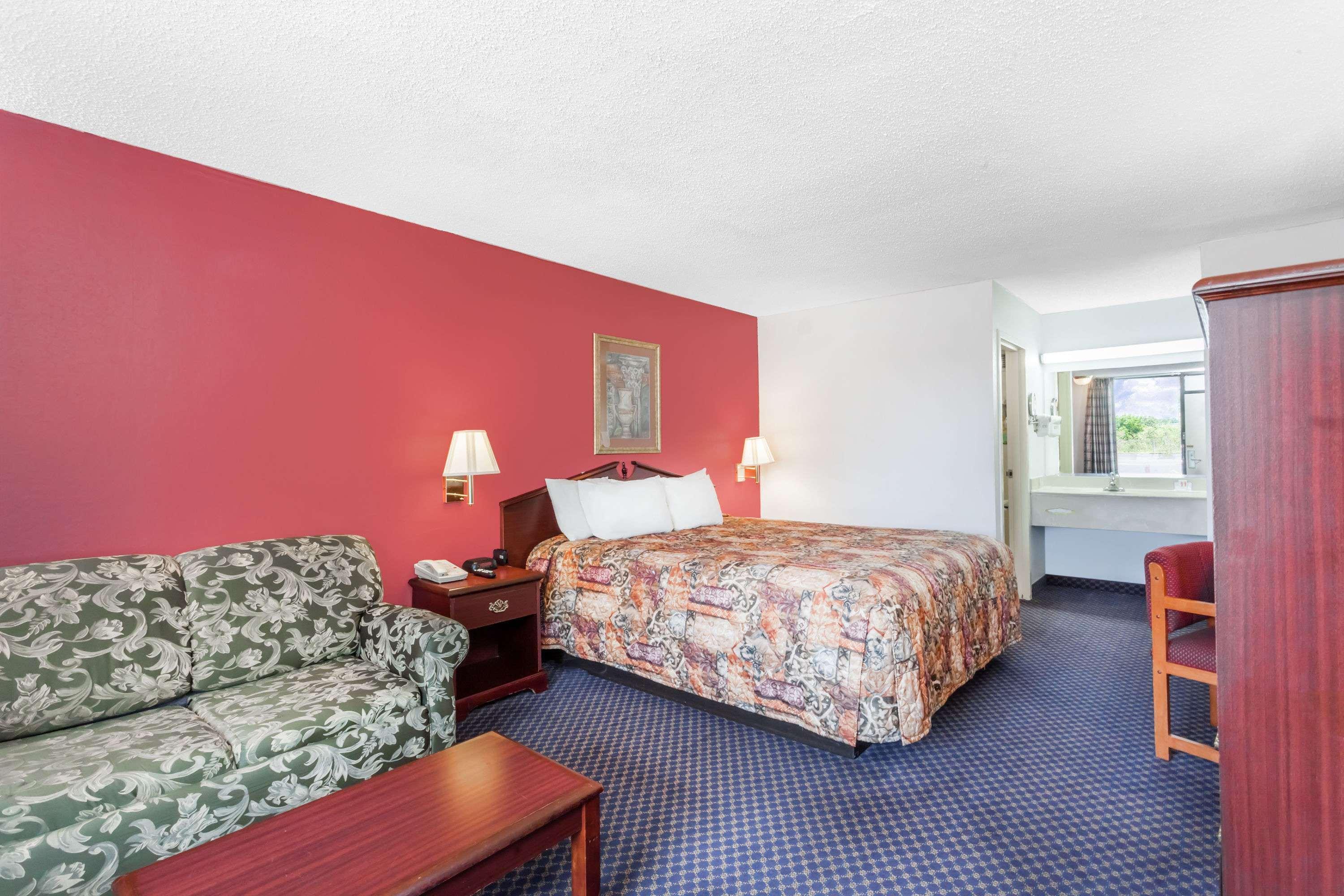 Days Inn by Wyndham Martin — photo 4