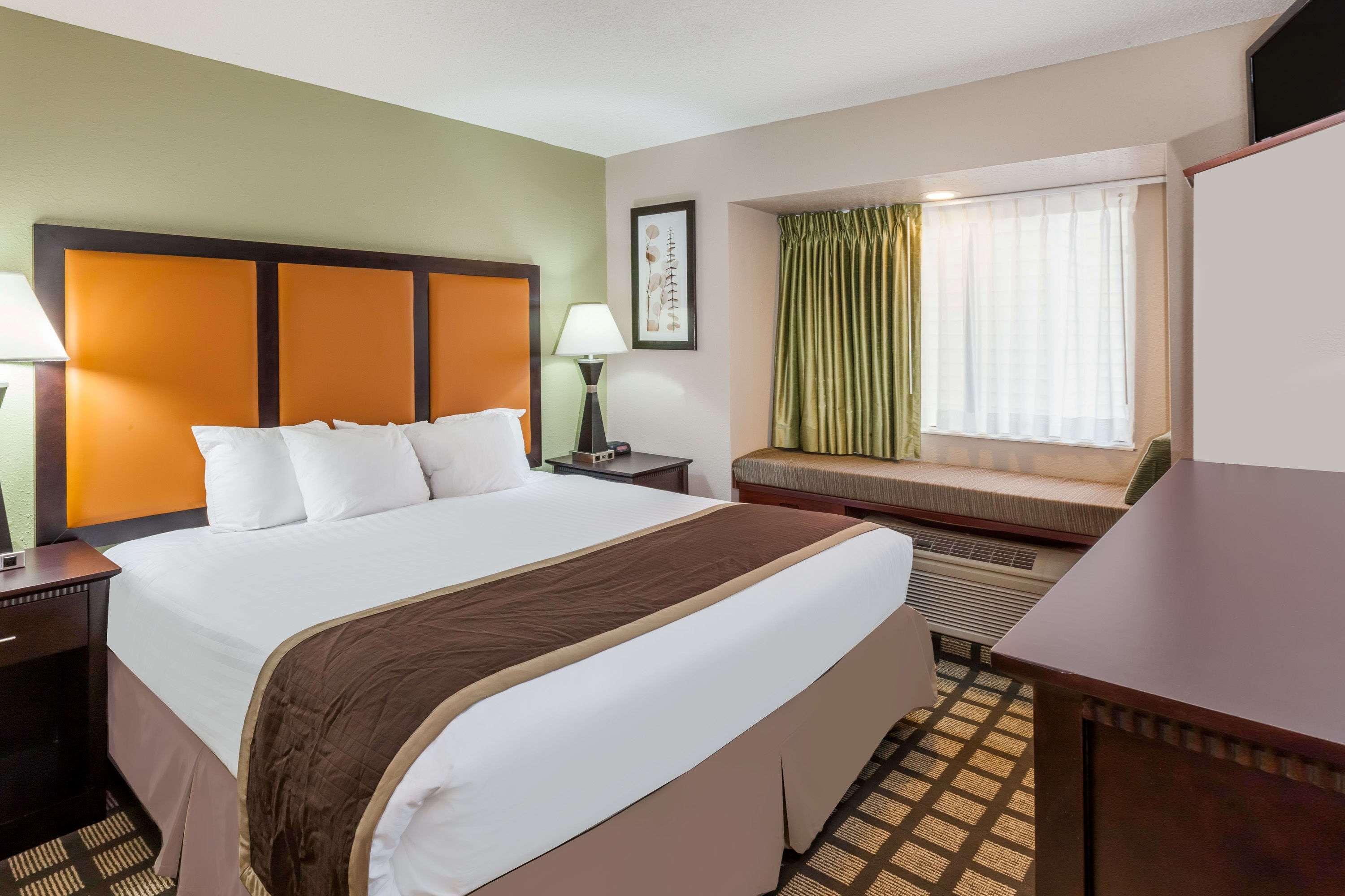 Baymont Inn & Suites Gaylord — photo 4