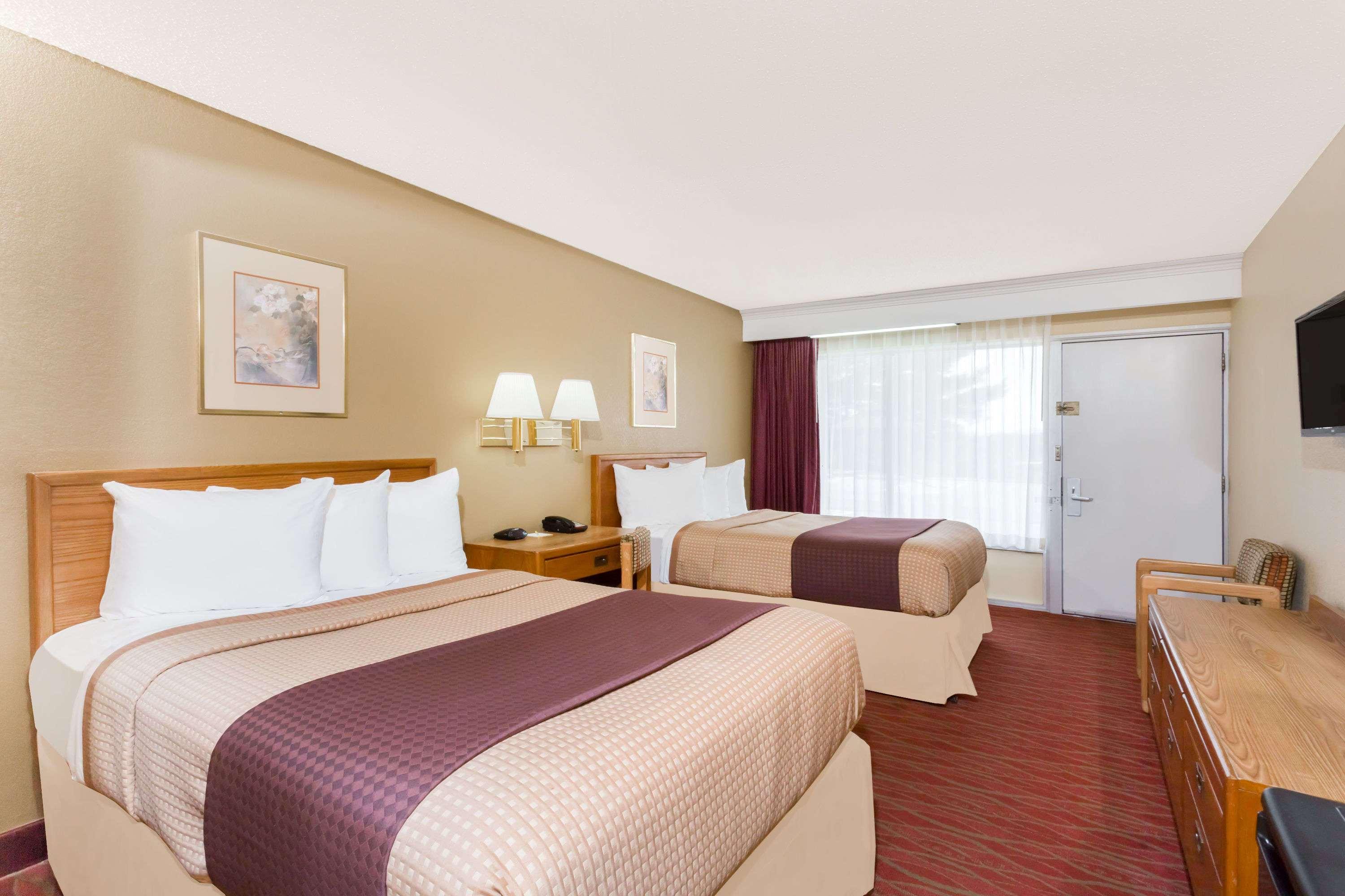 Days Inn Staunton South — photo 3