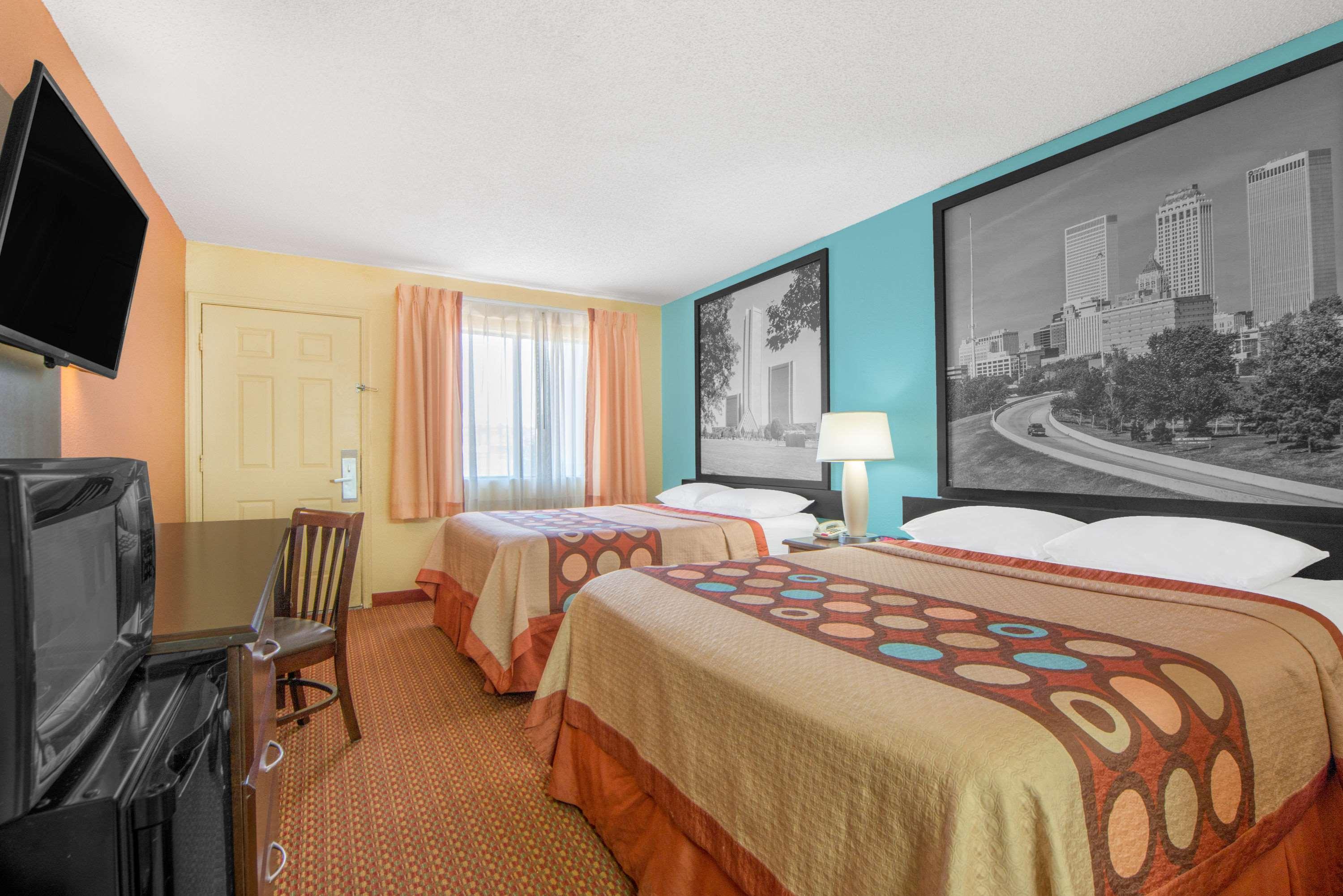 Super 8 by Wyndham Tulsa — photo 4