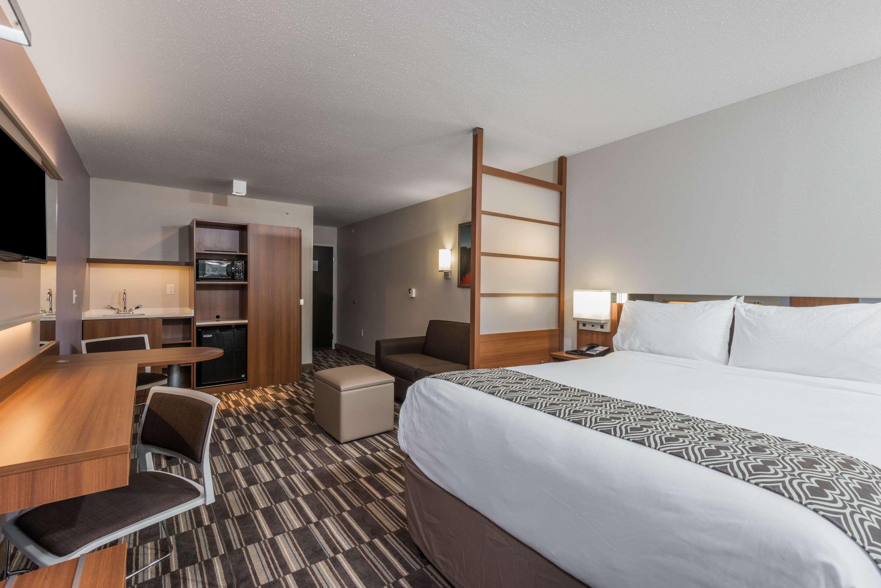 Microtel Inn & Suites by Wyndham Altoona — photo 4