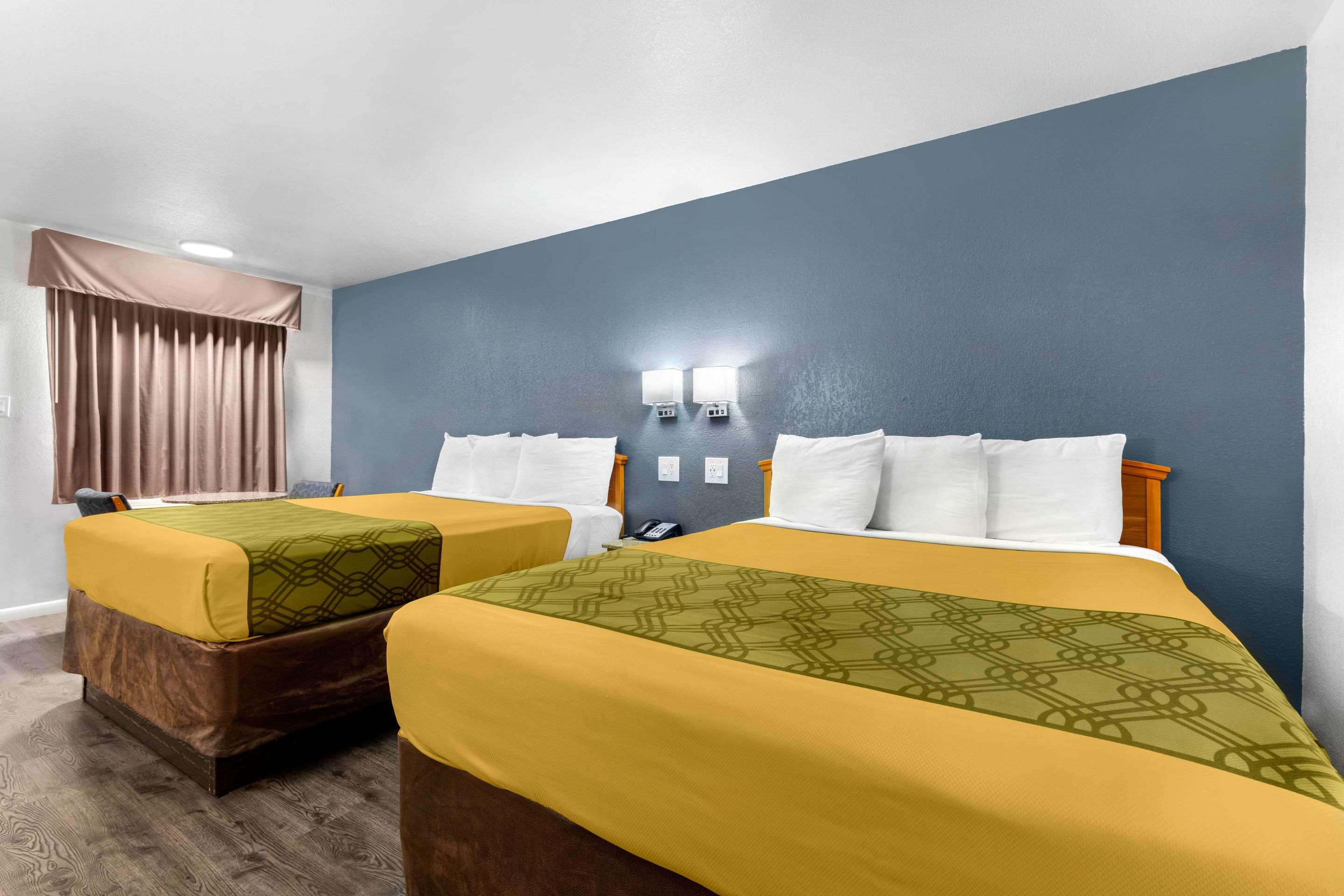 Econo Lodge — photo 5