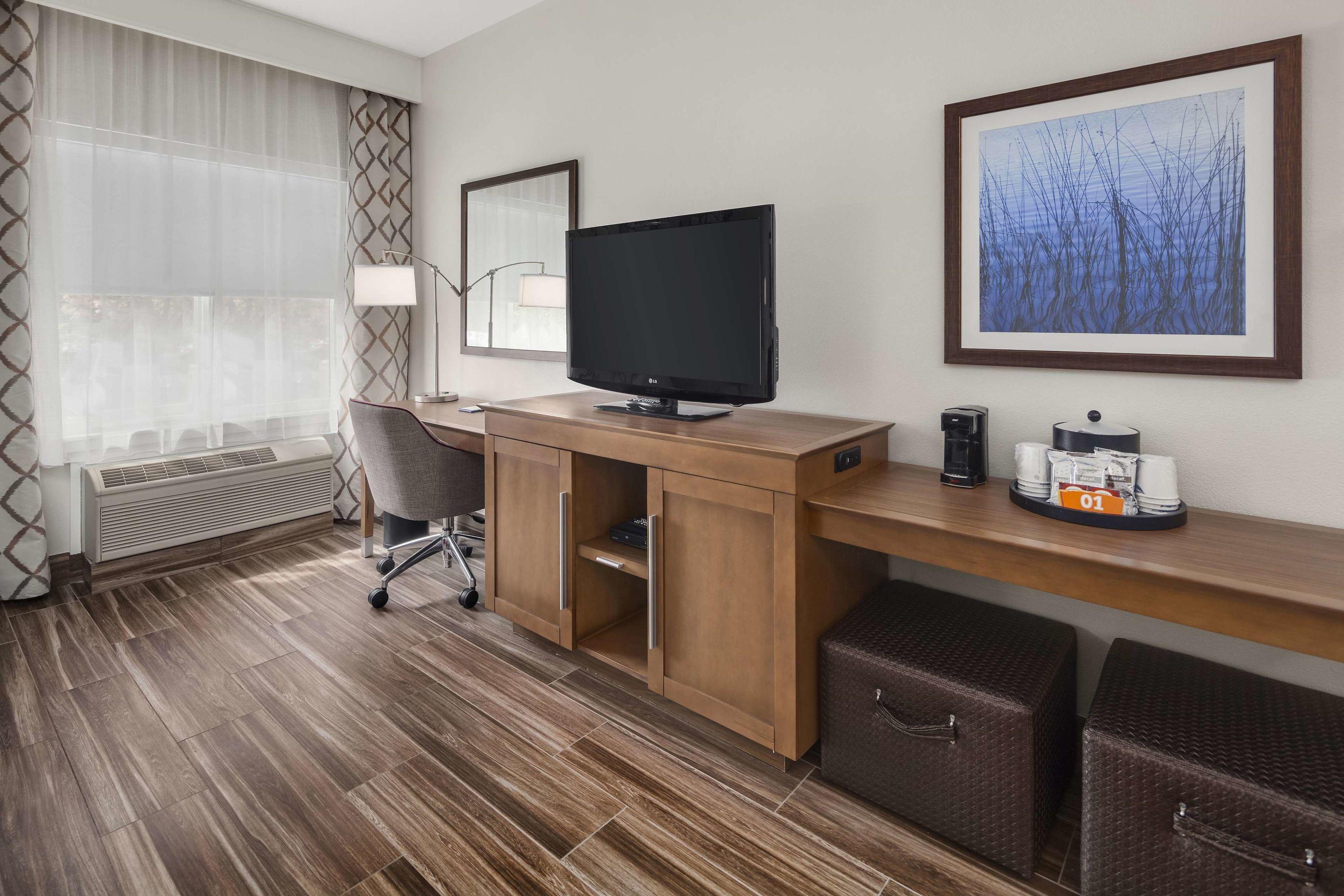 Hampton Inn & Suites Seattle North/Lynnwood — photo 3