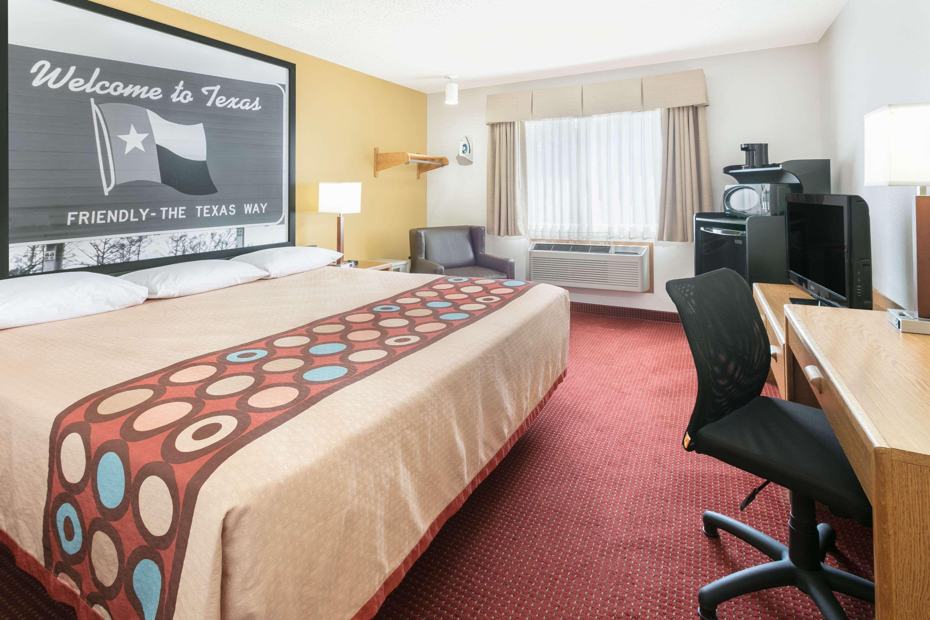 Super 8 by Wyndham Grapevine/DFW Airport Northwest — photo 4