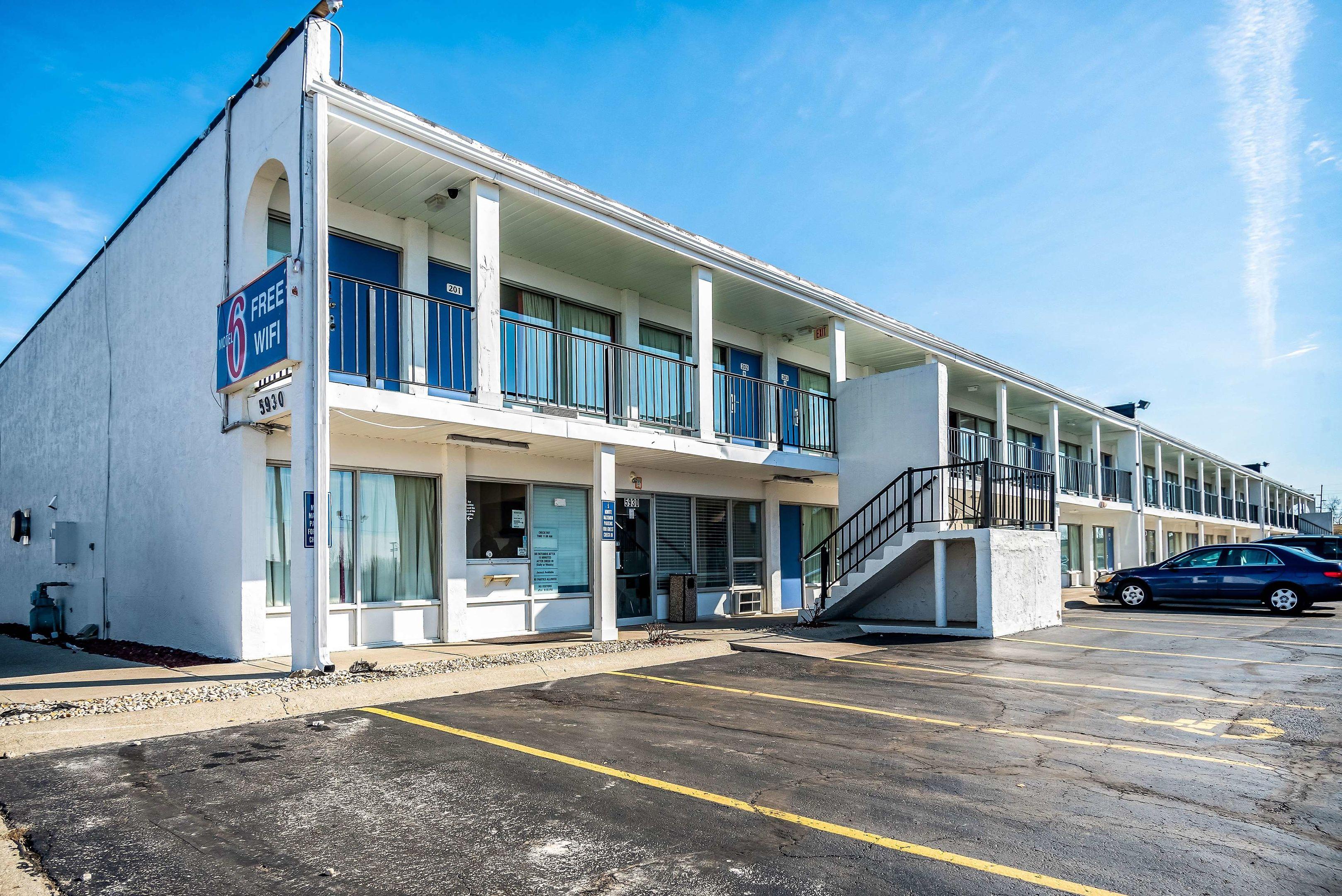 Motel 6 Columbus — photo 5