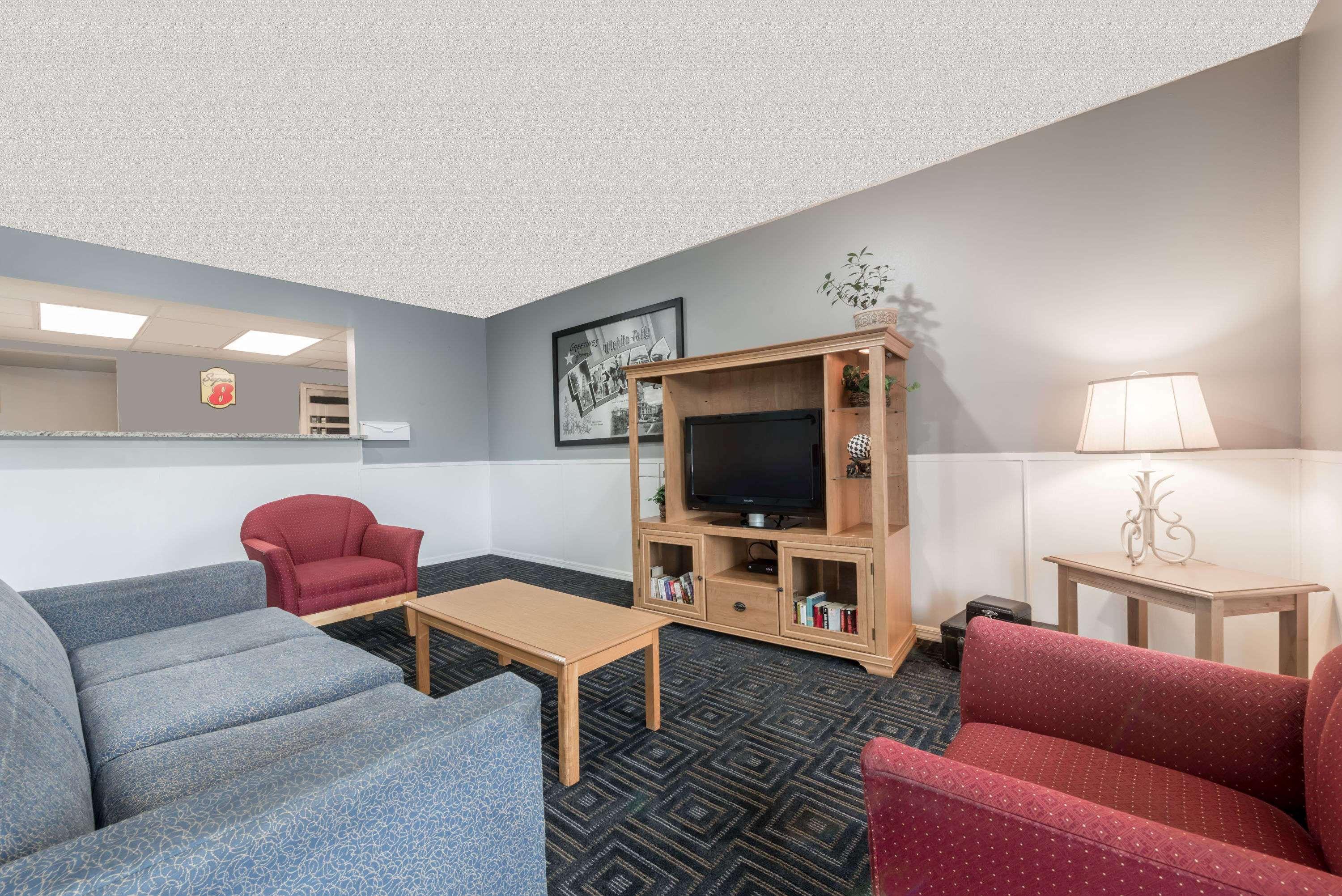 Super 8 by Wyndham Wichita Falls — photo 3