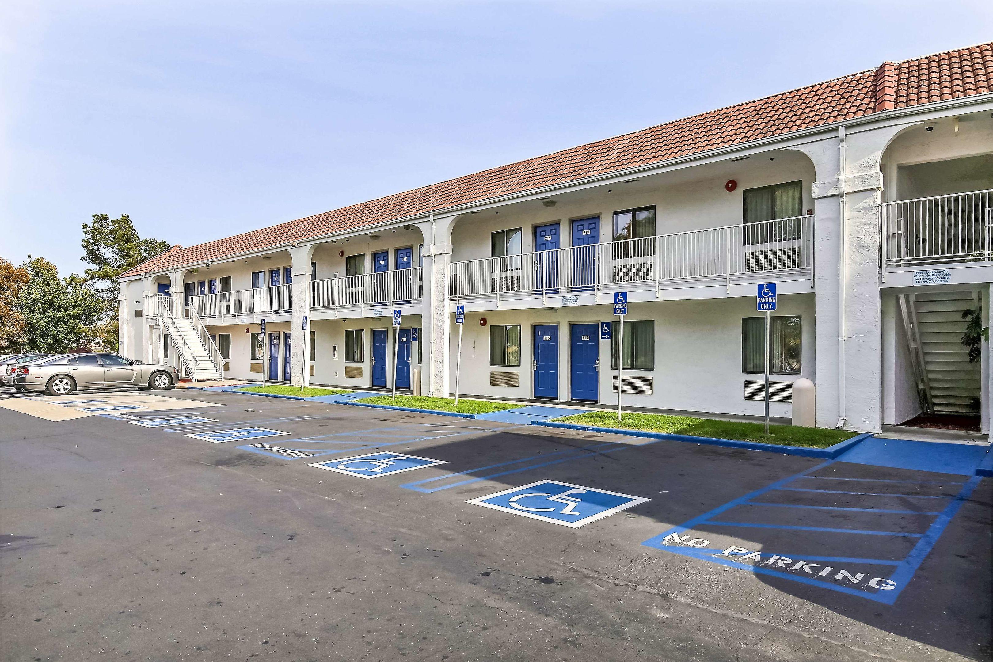 Motel 6 Pinole — photo 4