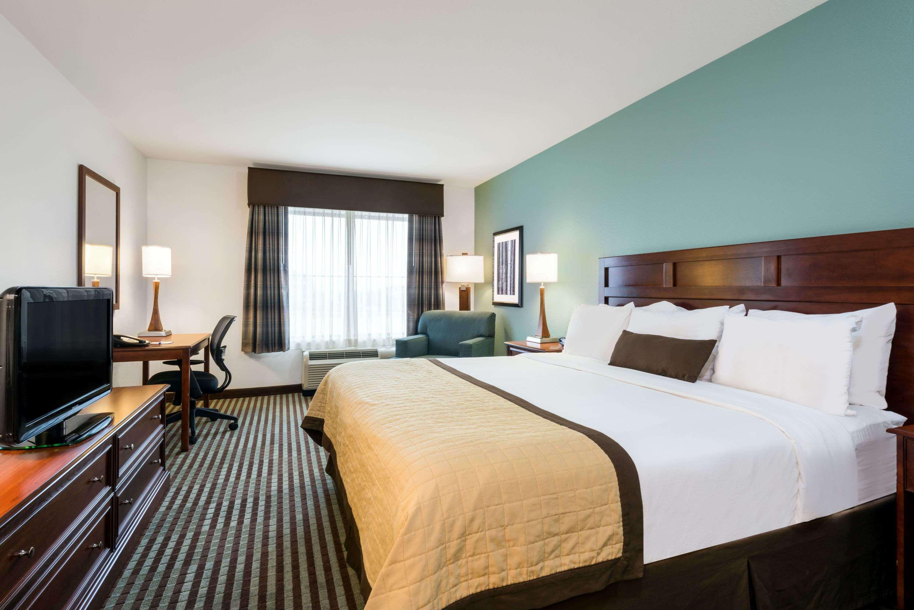 Baymont Inn & Suites Denver International Airport — photo 4