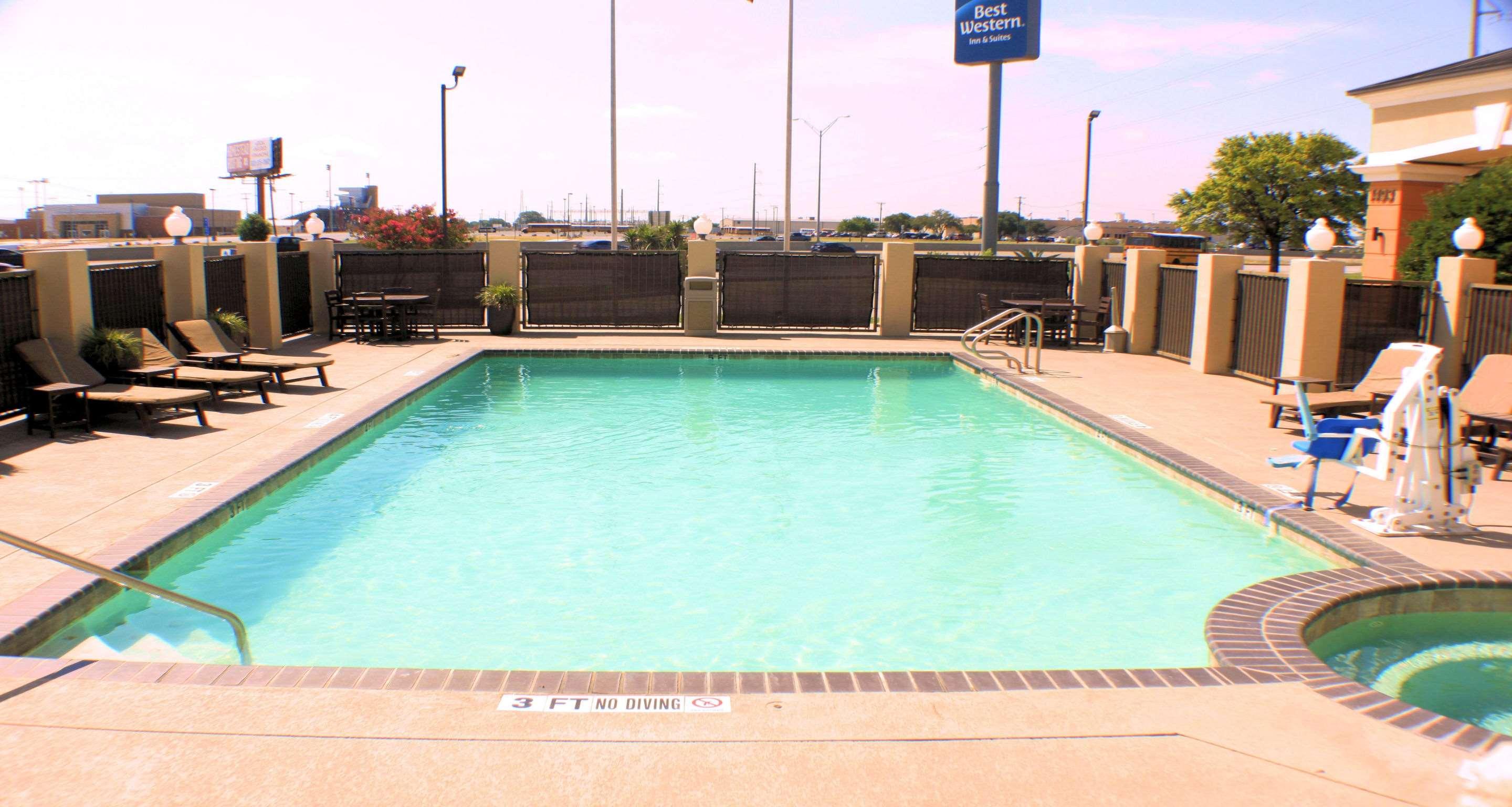 Best Western Inn & Suites — photo 4