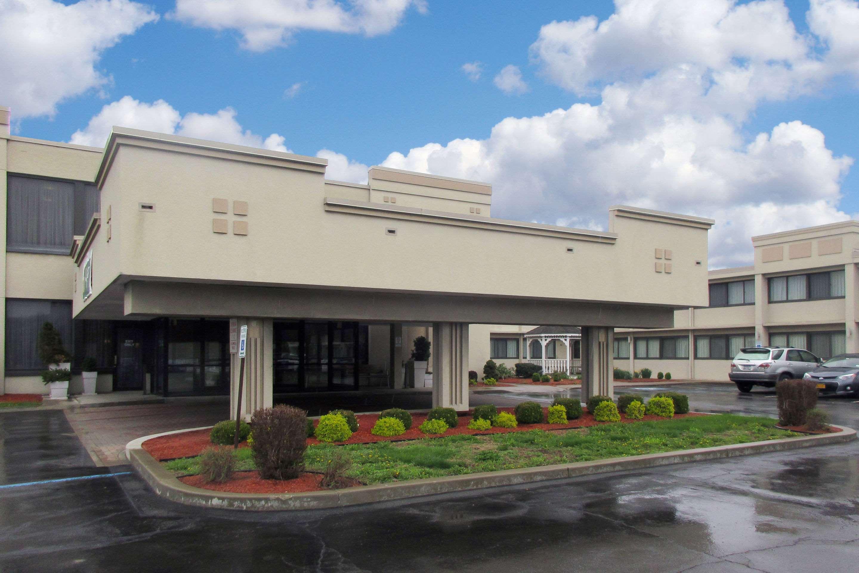 Quality Inn — photo 1