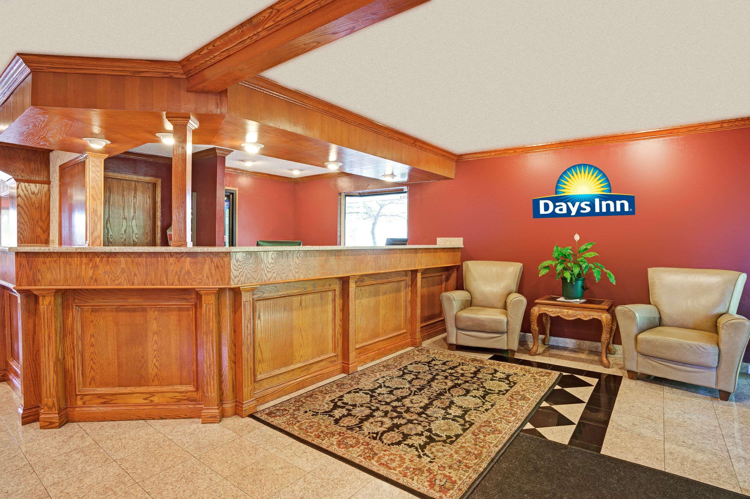 Days Inn & Suites by Wyndham Monroe — photo 5