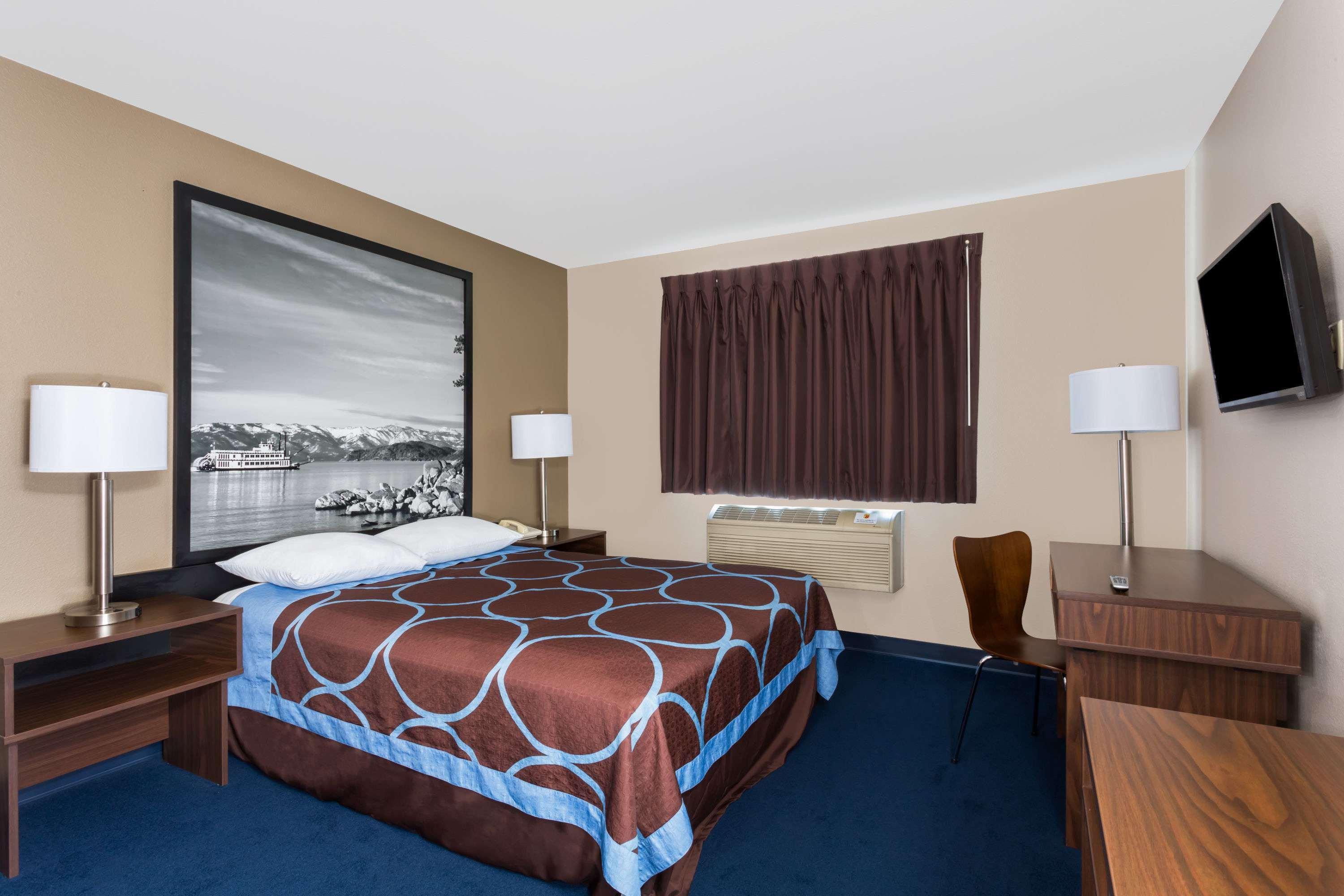 Super 8 by Wyndham Sparks/Reno Area — photo 3