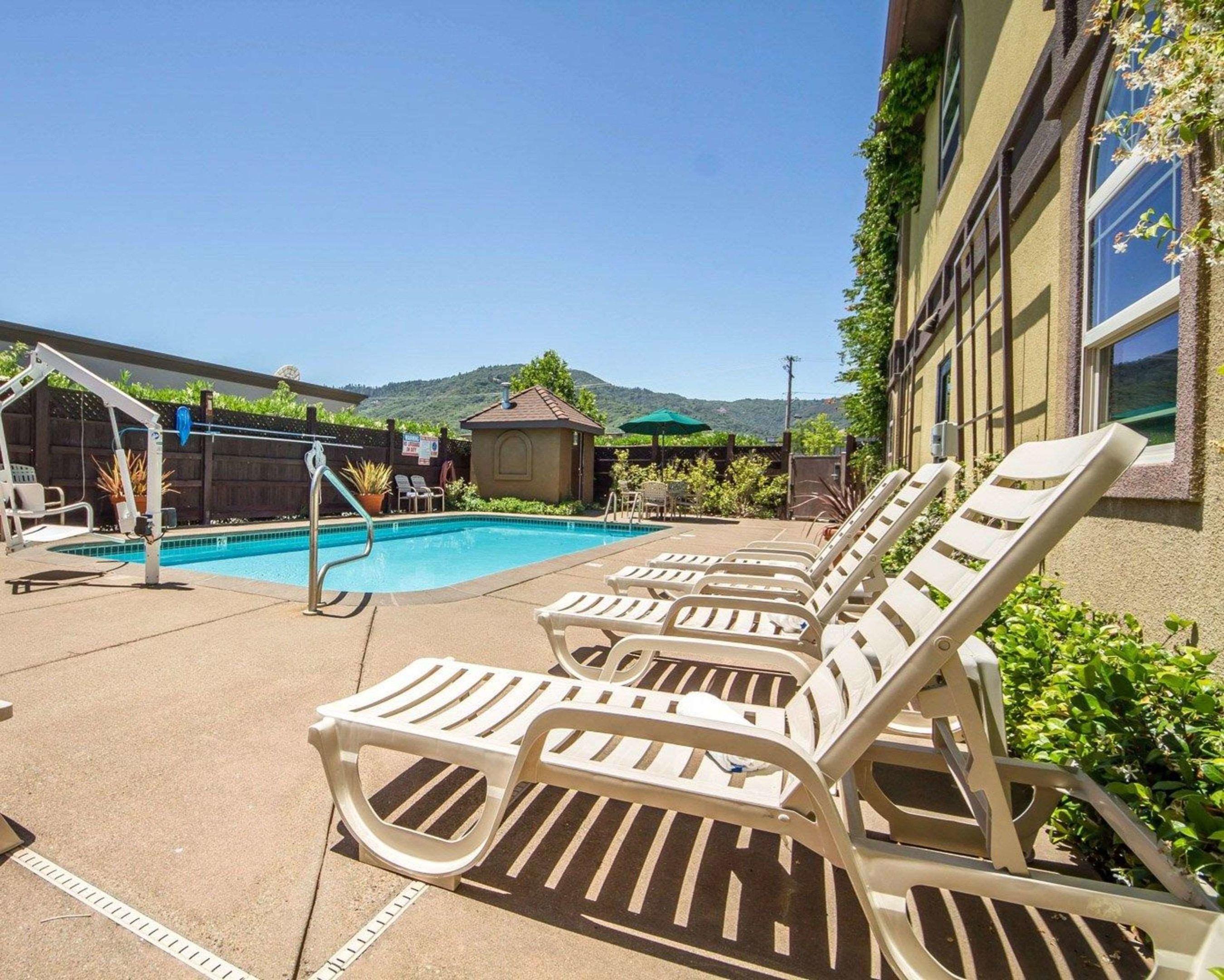 Comfort Inn & Suites — photo 4