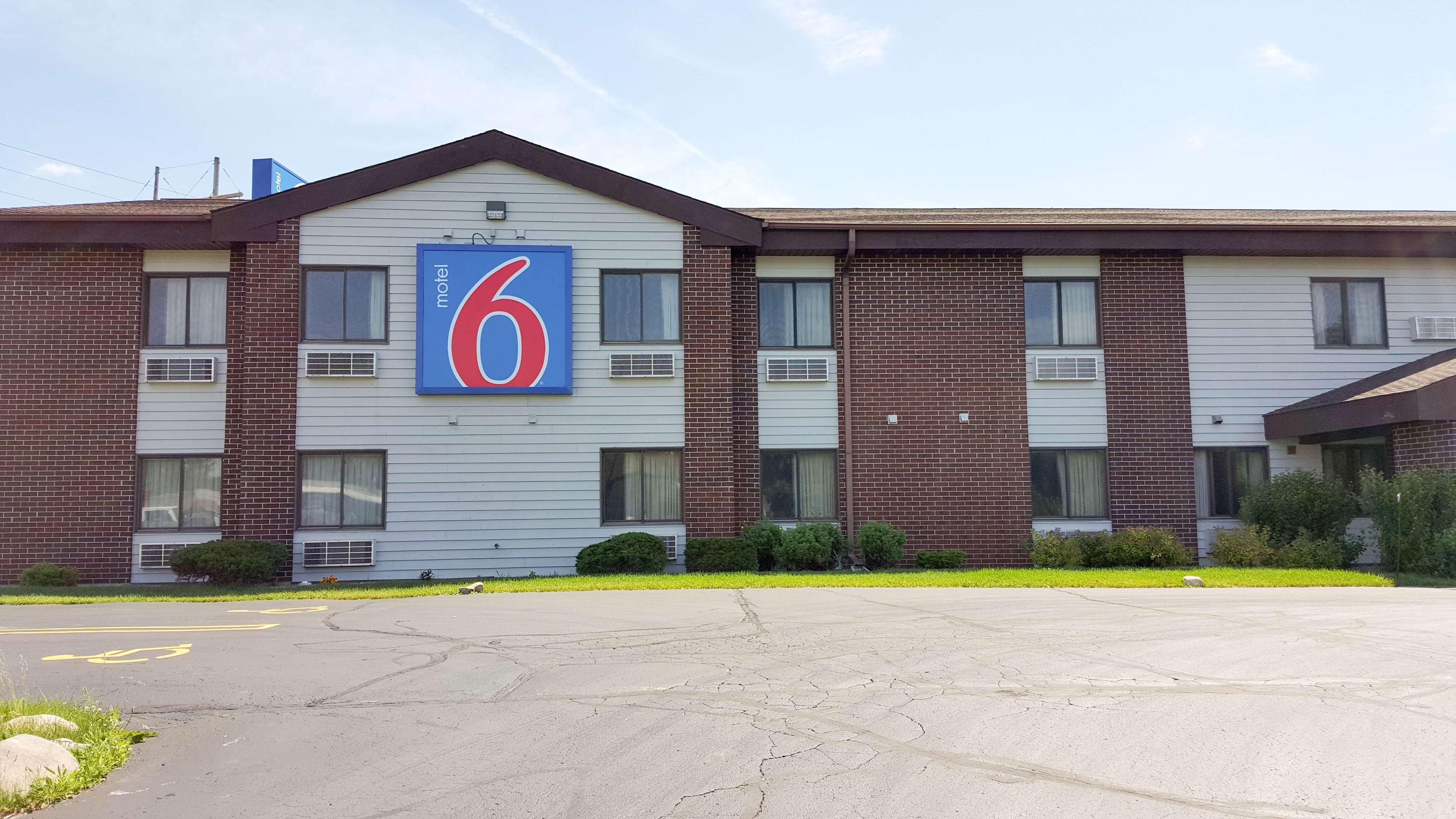 Motel 6 Saukville — photo 4
