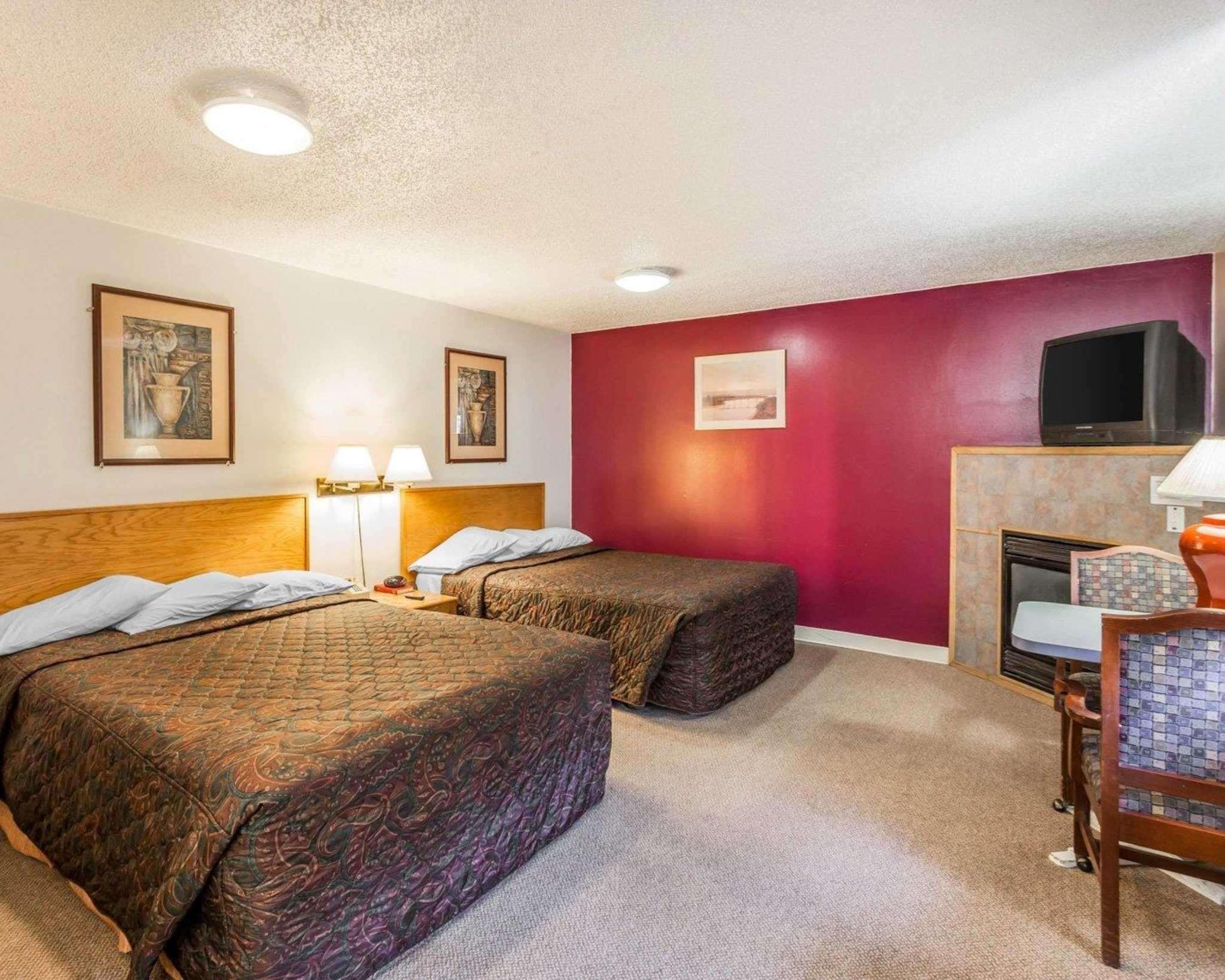 Rodeway Inn & Suites — photo 5