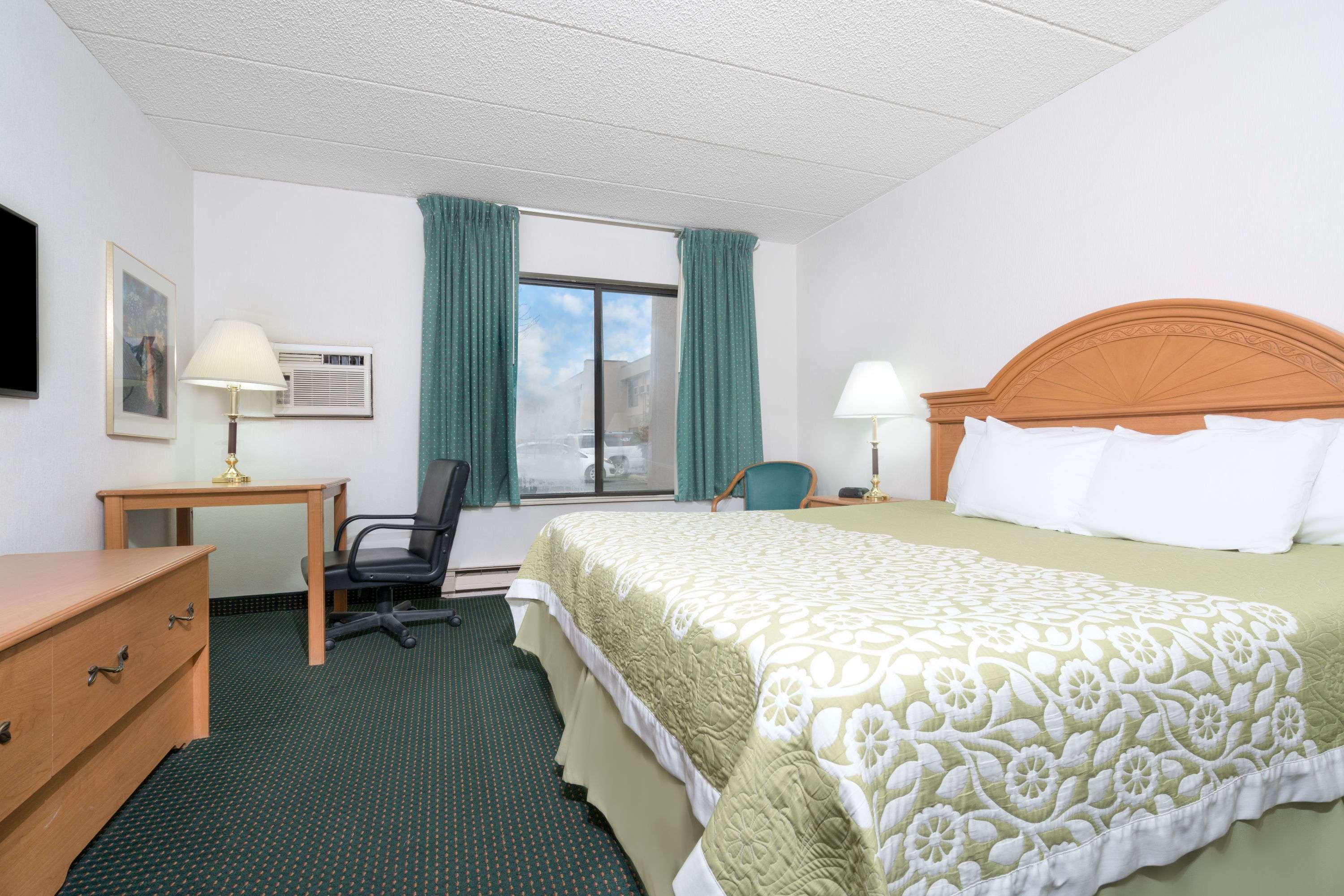 Days Inn by Wyndham St Cloud — photo 4