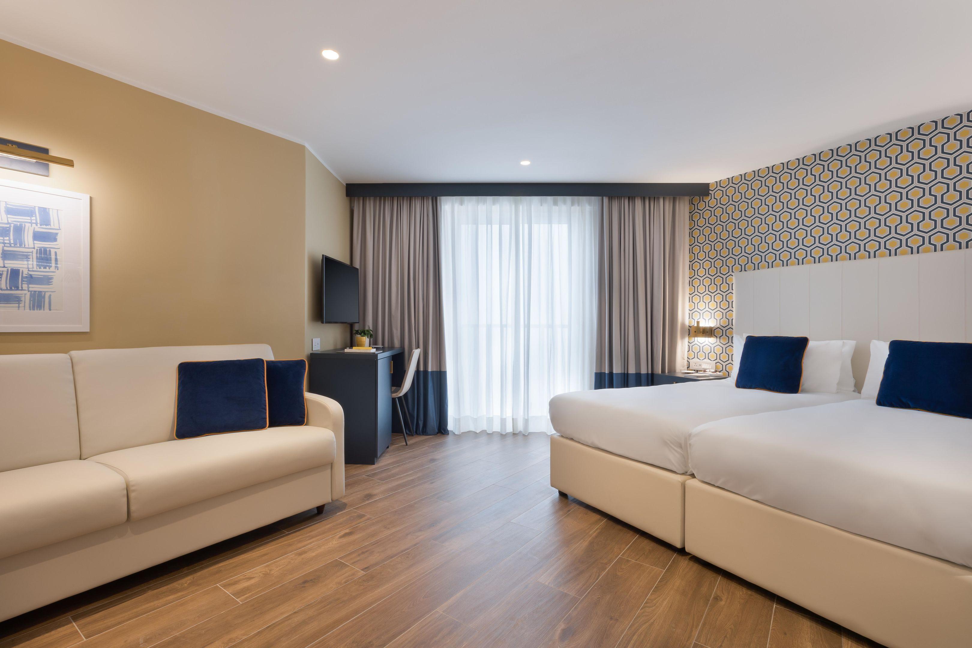 115 The Strand Hotel & Suites — photo 4