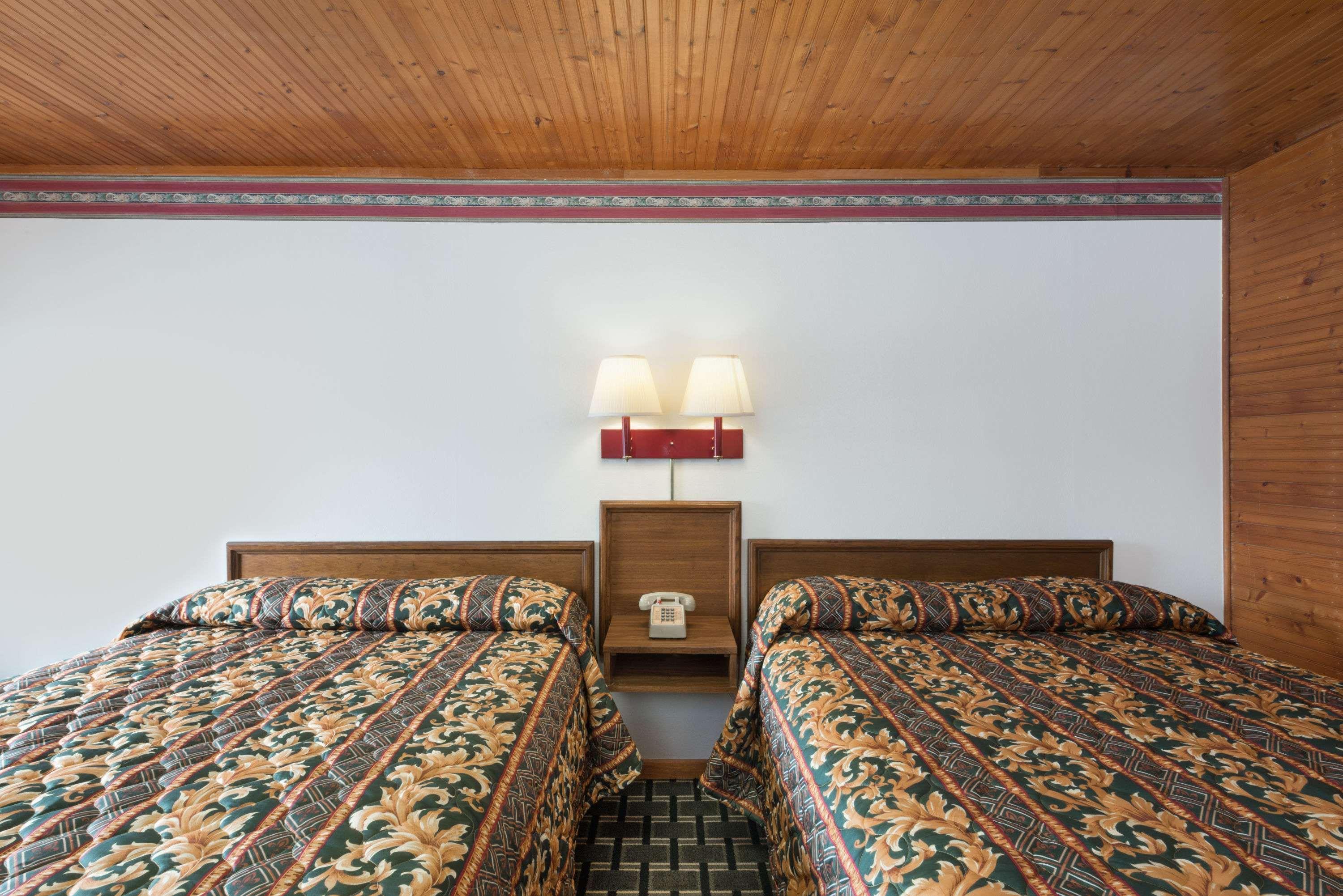 Knight's Inn — photo 4