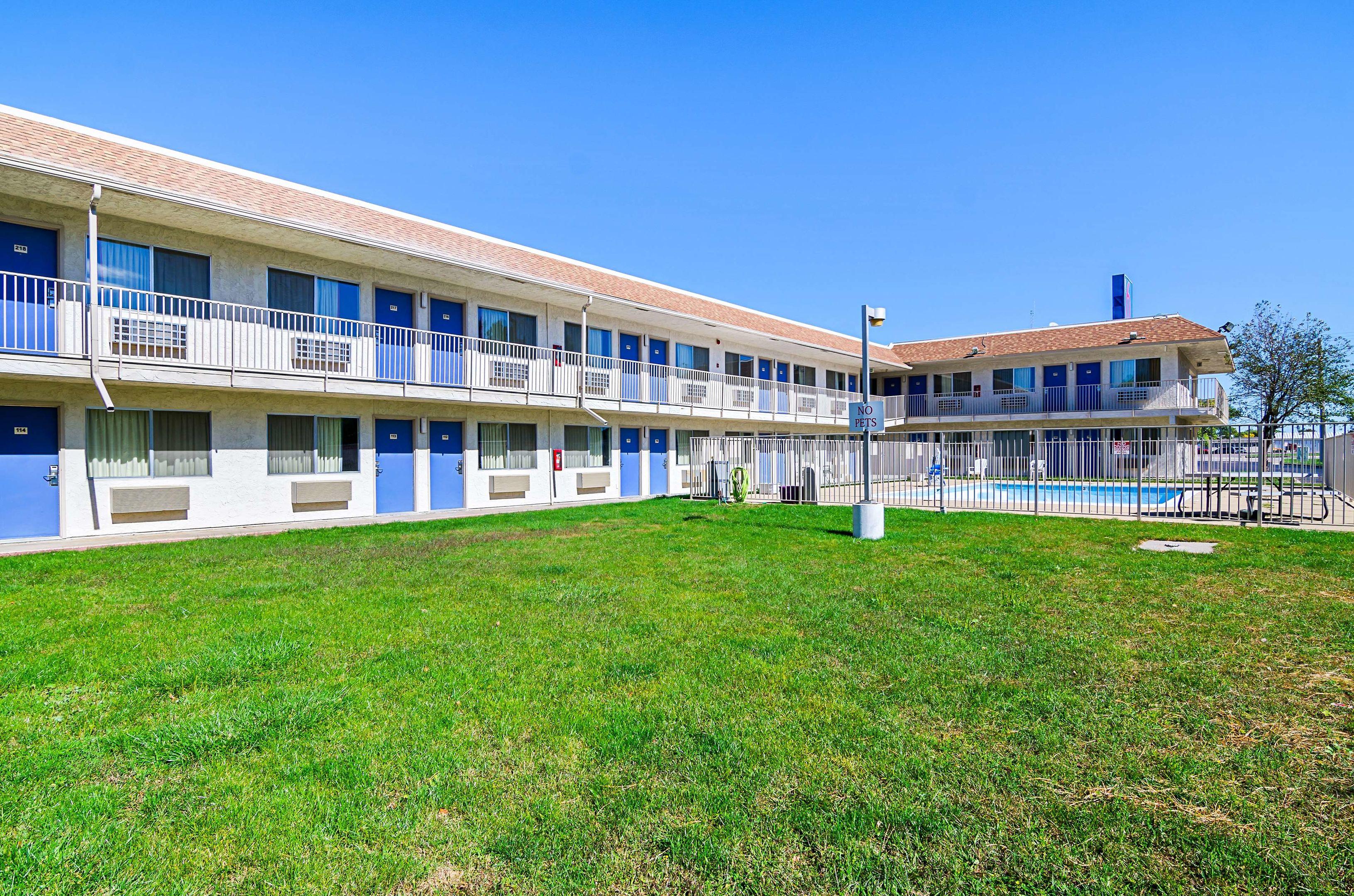 Motel 6 Mitchell — photo 4