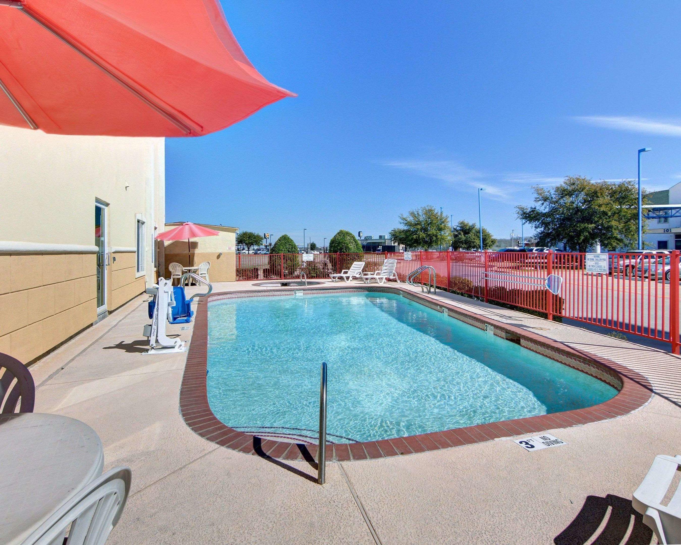 Quality Inn & Suites — photo 5