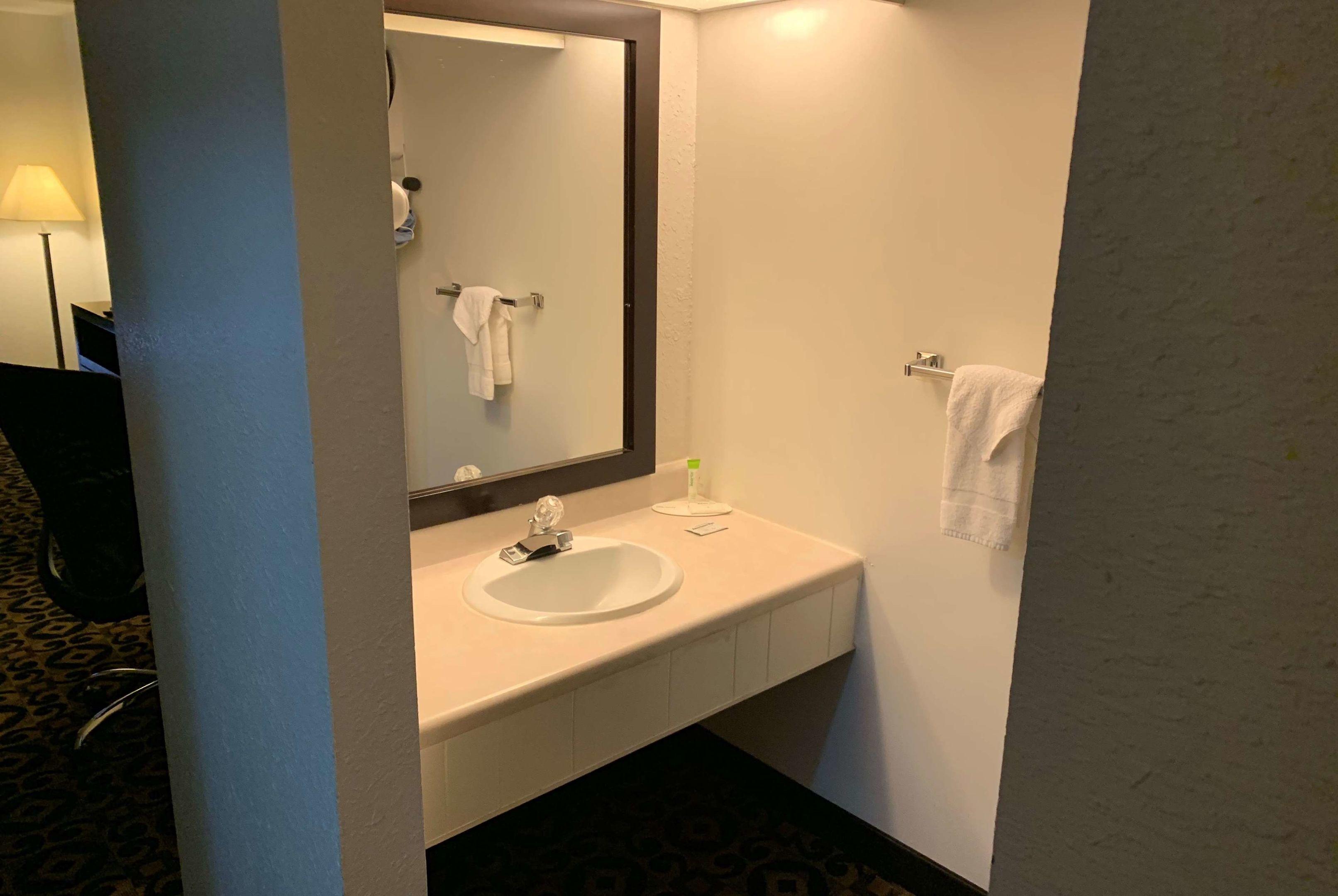 Travelodge by Wyndham Torrington — photo 4