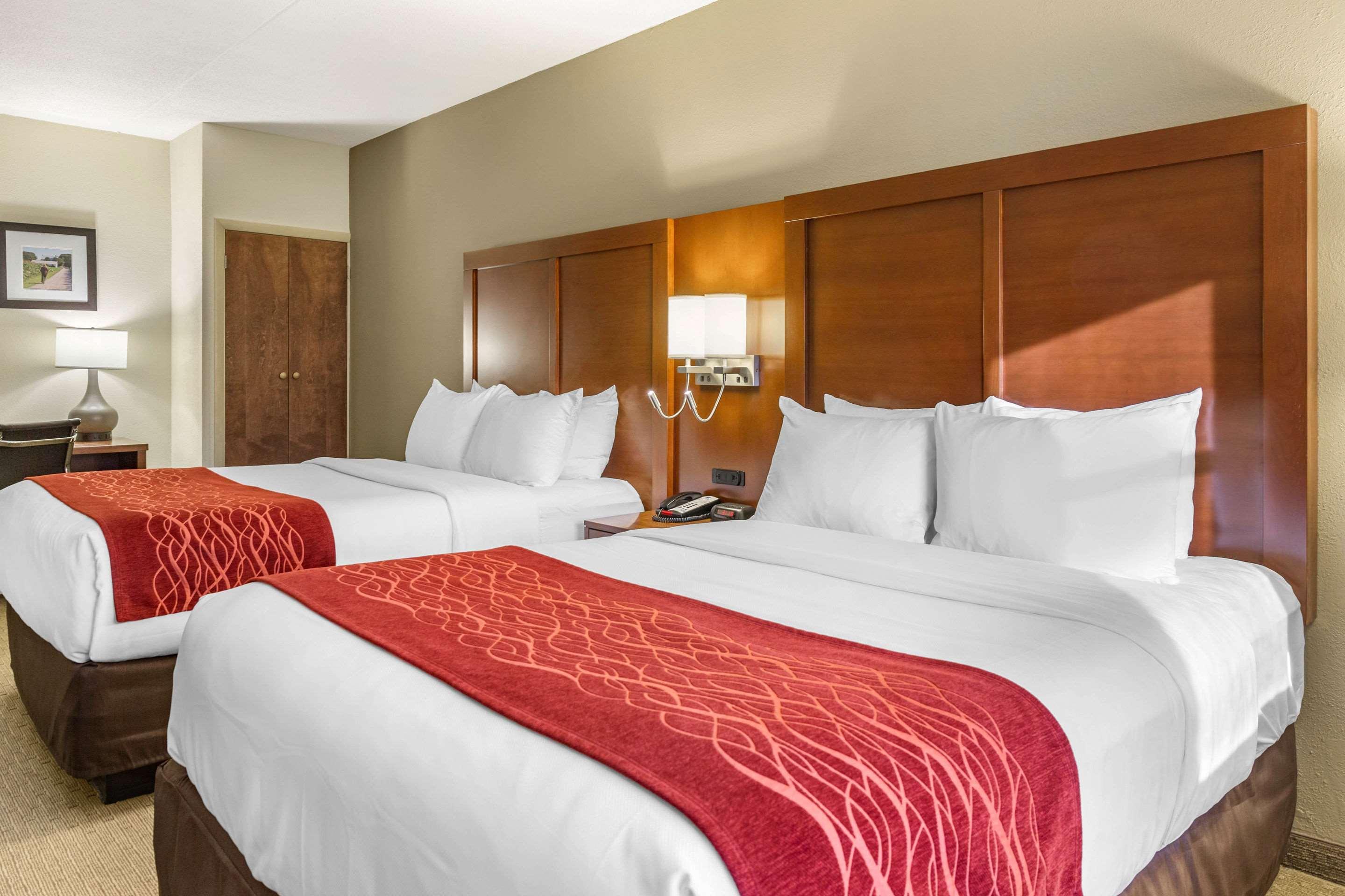 Comfort Inn Lancaster - Rockvale Outlets — photo 4