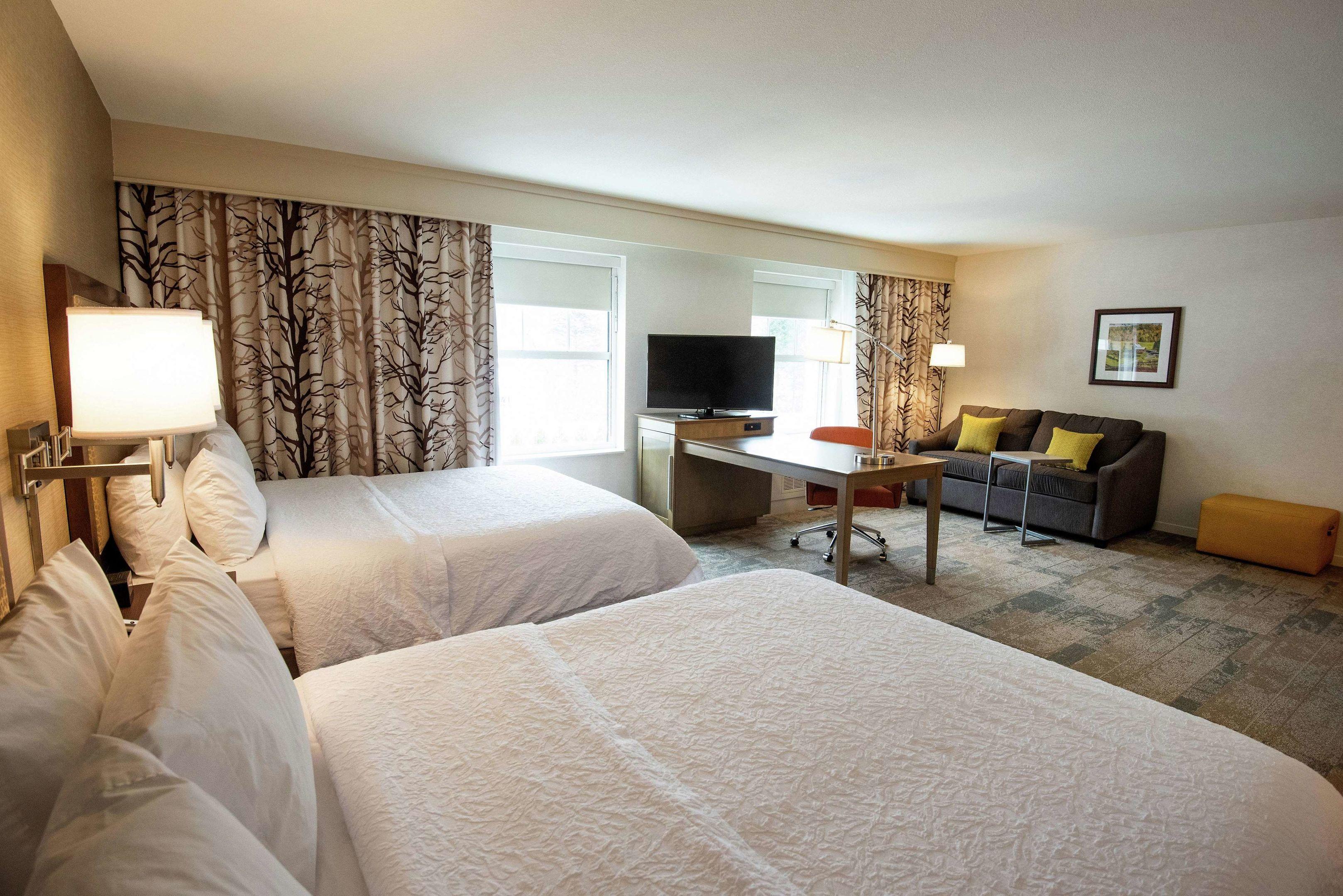 Hampton Inn & Suites Manchester — photo 4