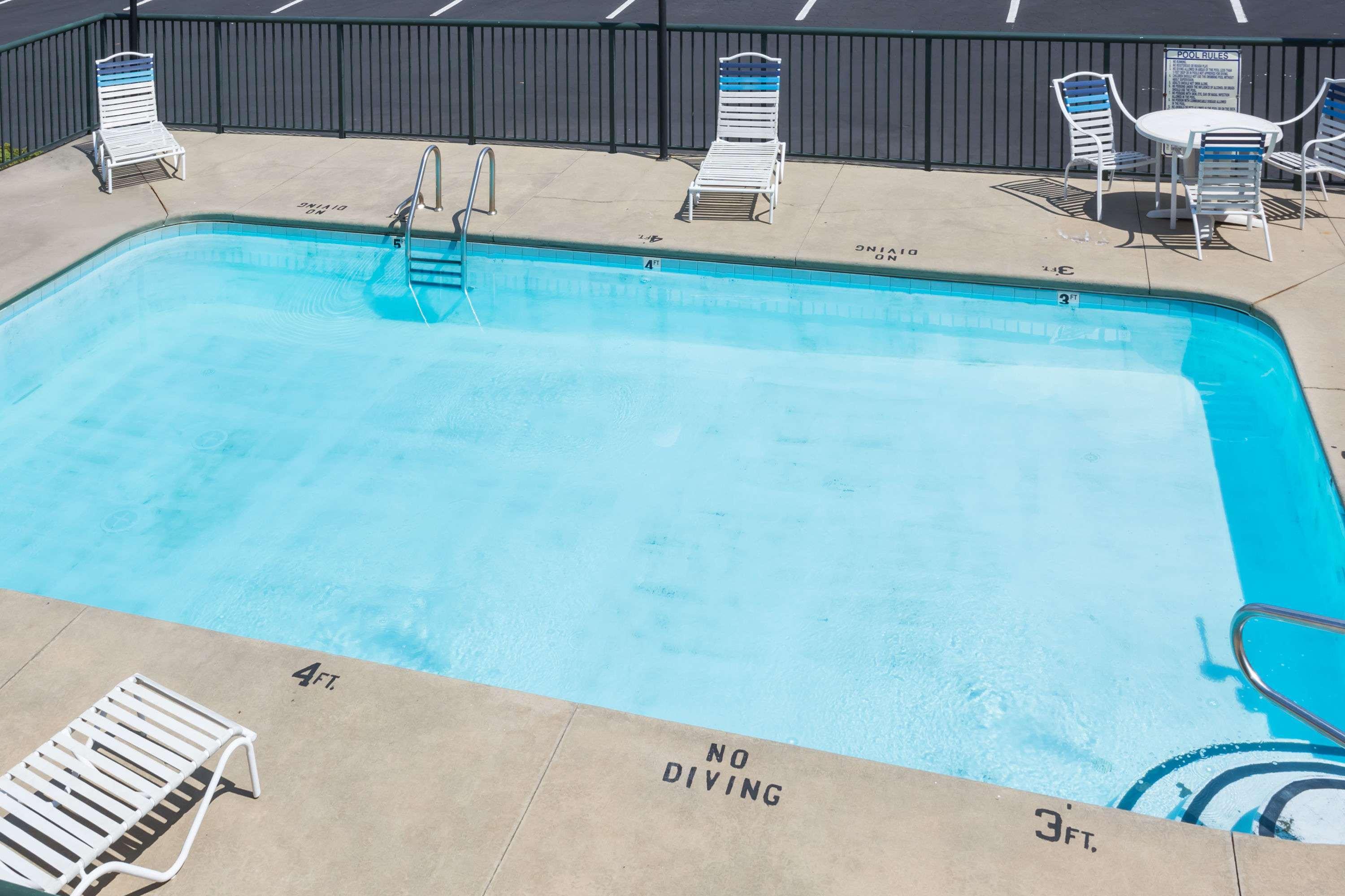 Days Inn by Wyndham Sanford — photo 4
